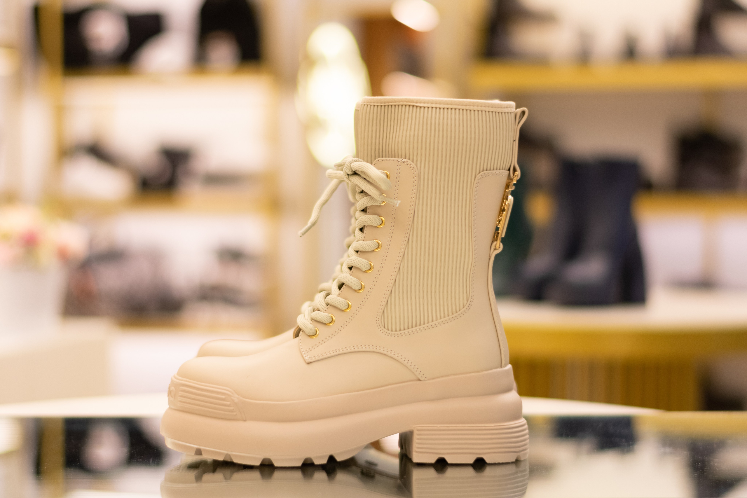 Для организаций. Предметная фотосессия для обувного магазина Capsula. Фотограф/видеограф Богдан Голованов