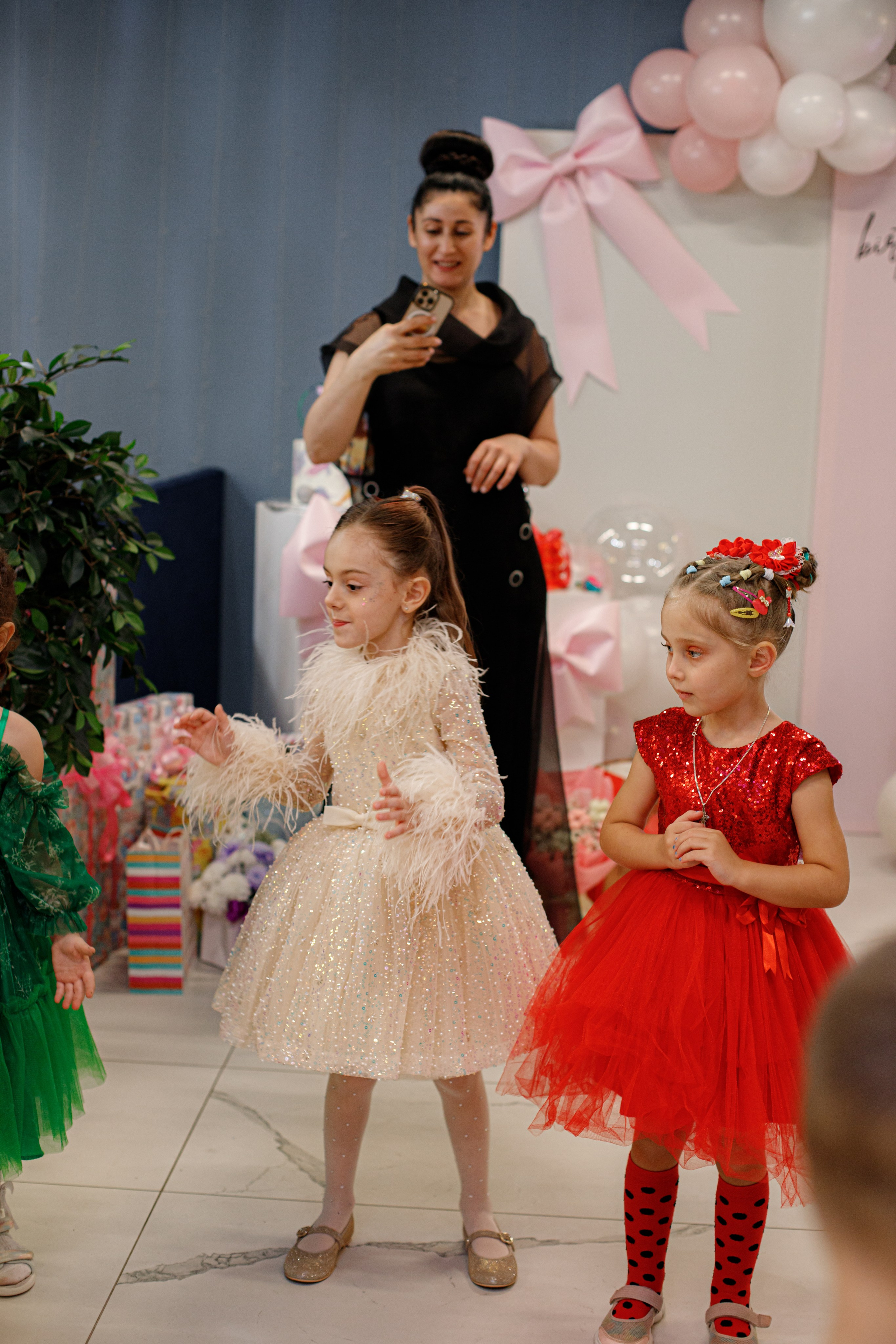 ASIA'S BIRTHDAY PARTY. Photokarish