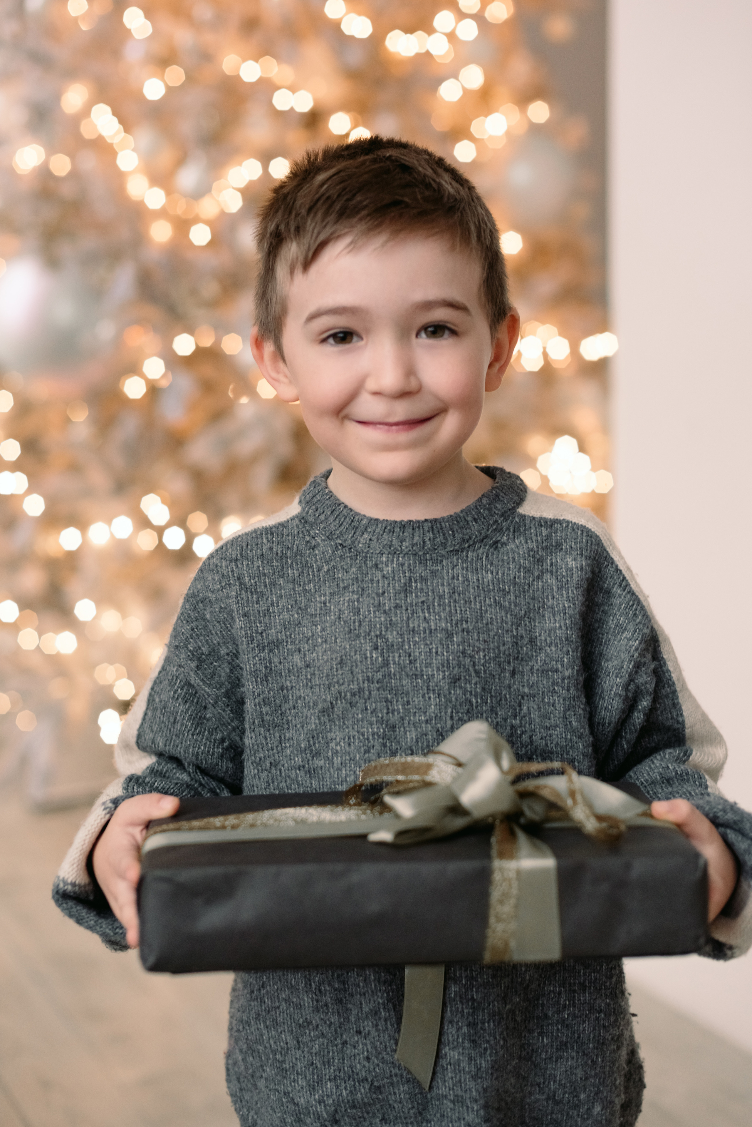 Семейная фотосессия в студии Санкт-Петербурга. Фотограф Юлия Кондратьева