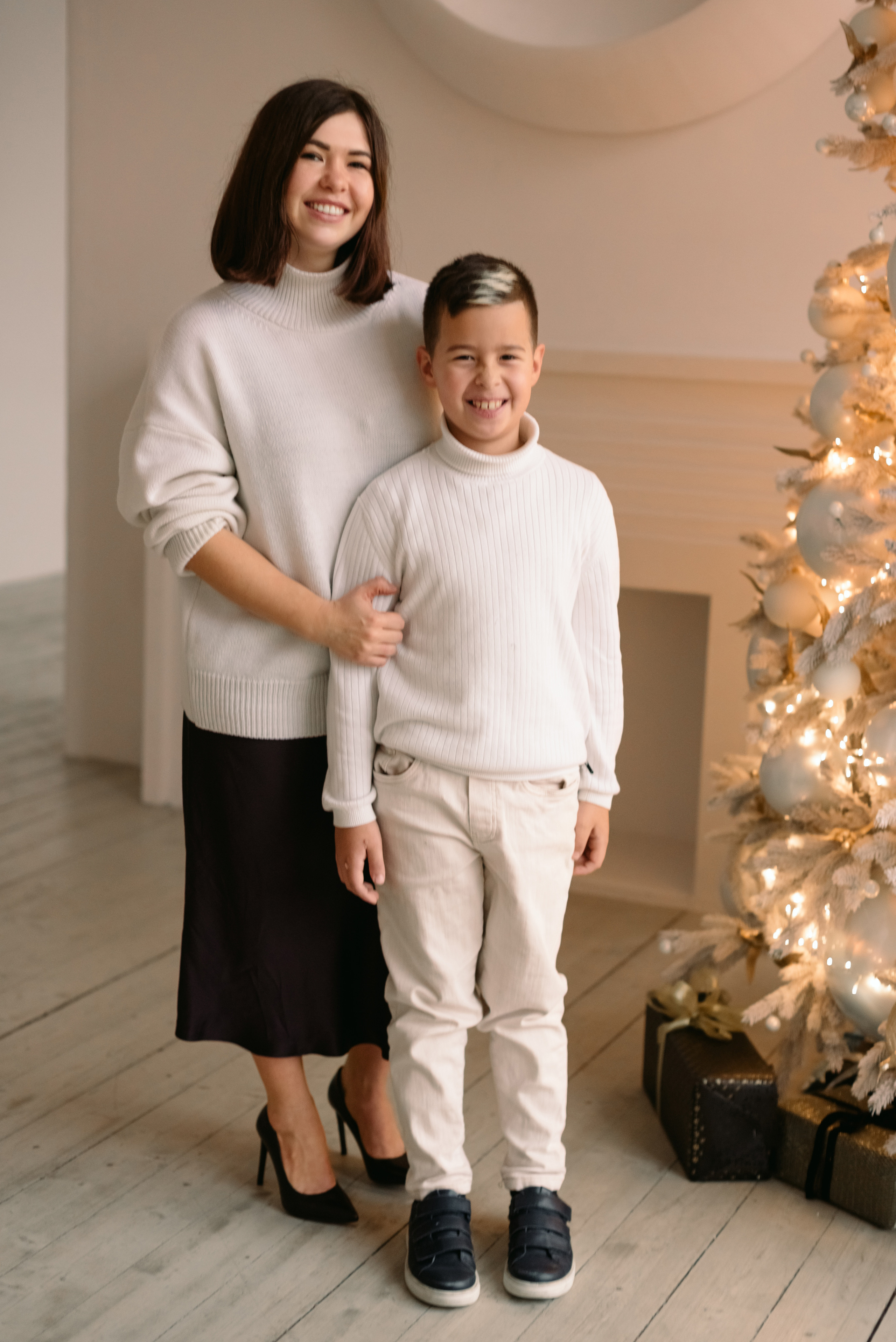 Семейная фотосессия в студии Санкт-Петербурга. Фотограф Юлия Кондратьева