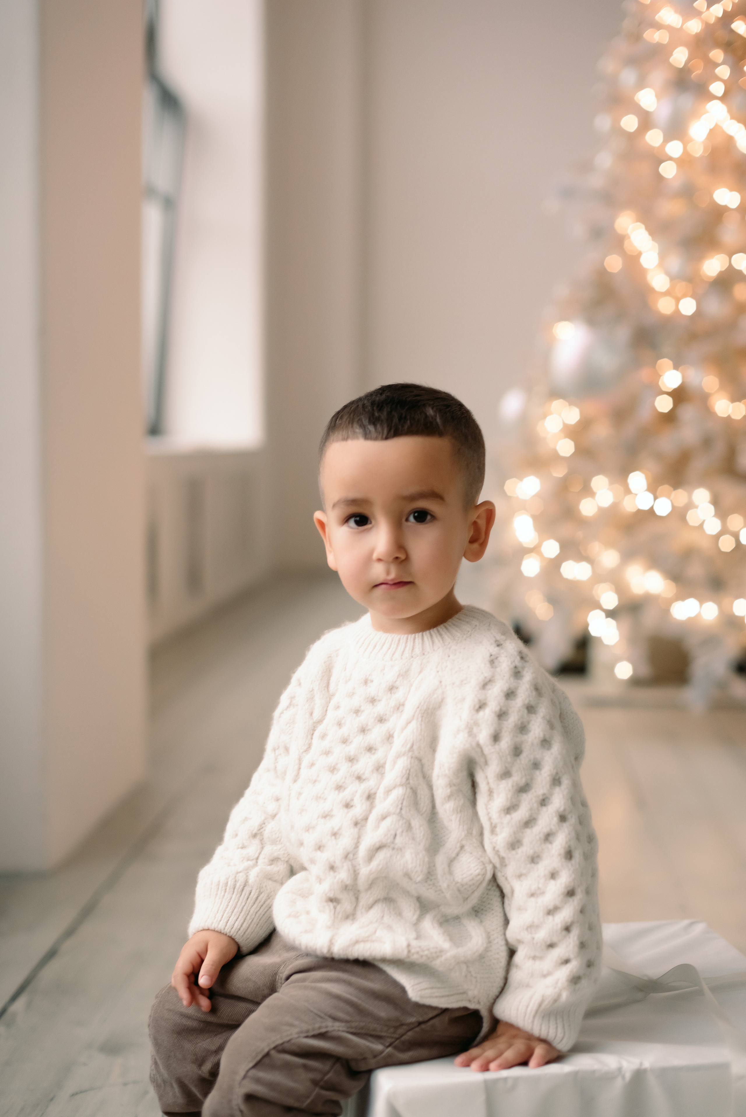 Семейная фотосессия в студии Санкт-Петербурга. Фотограф Юлия Кондратьева