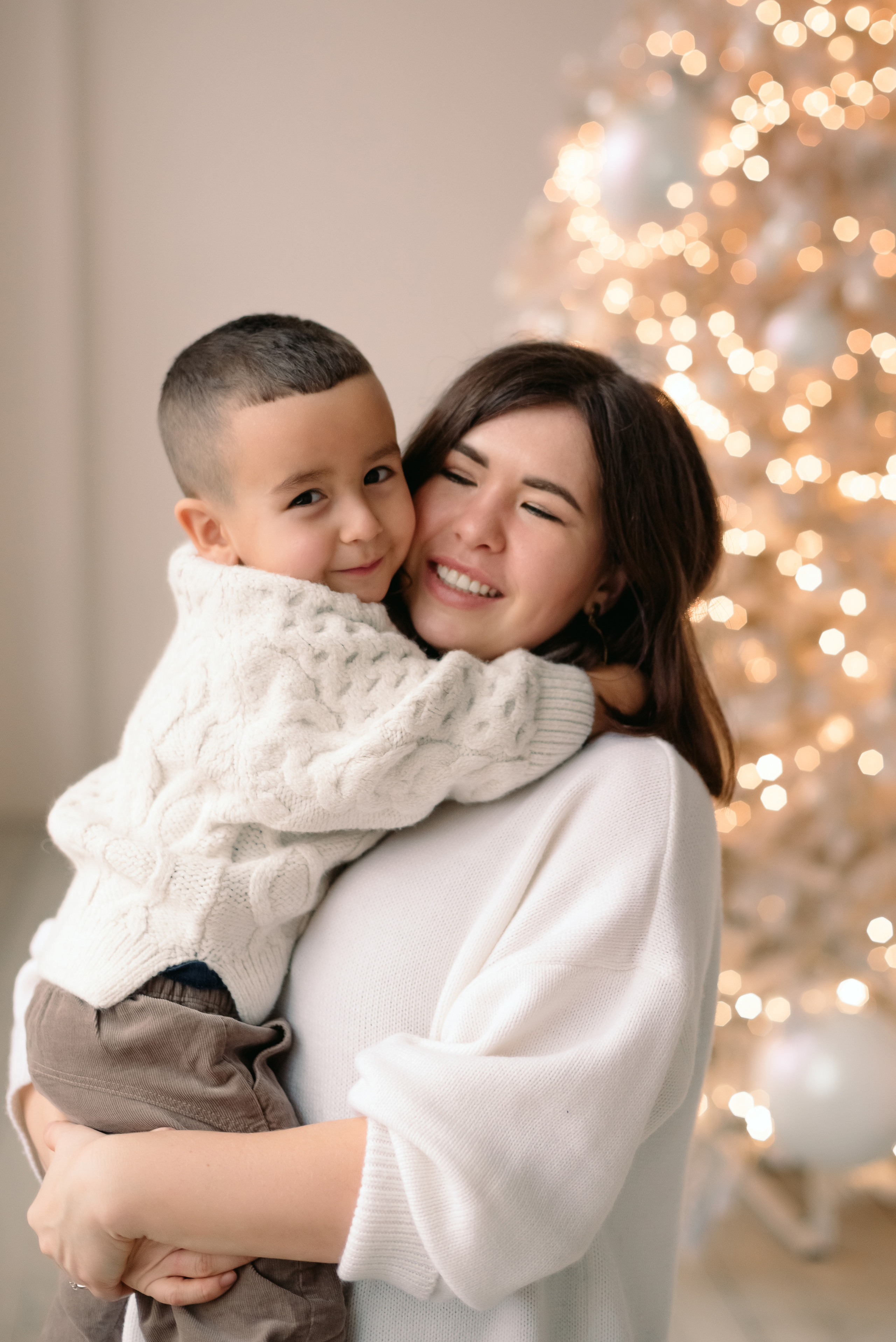 Семейная фотосессия в студии Санкт-Петербурга. Фотограф Юлия Кондратьева