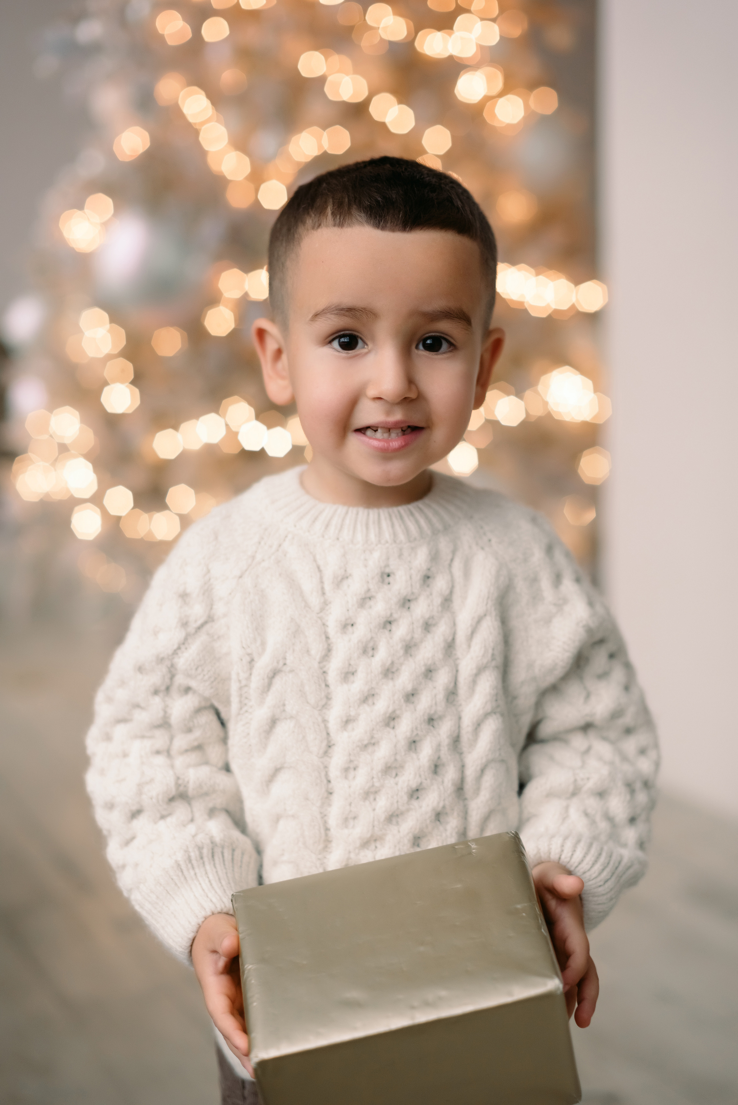 Семейная фотосессия в студии Санкт-Петербурга. Фотограф Юлия Кондратьева