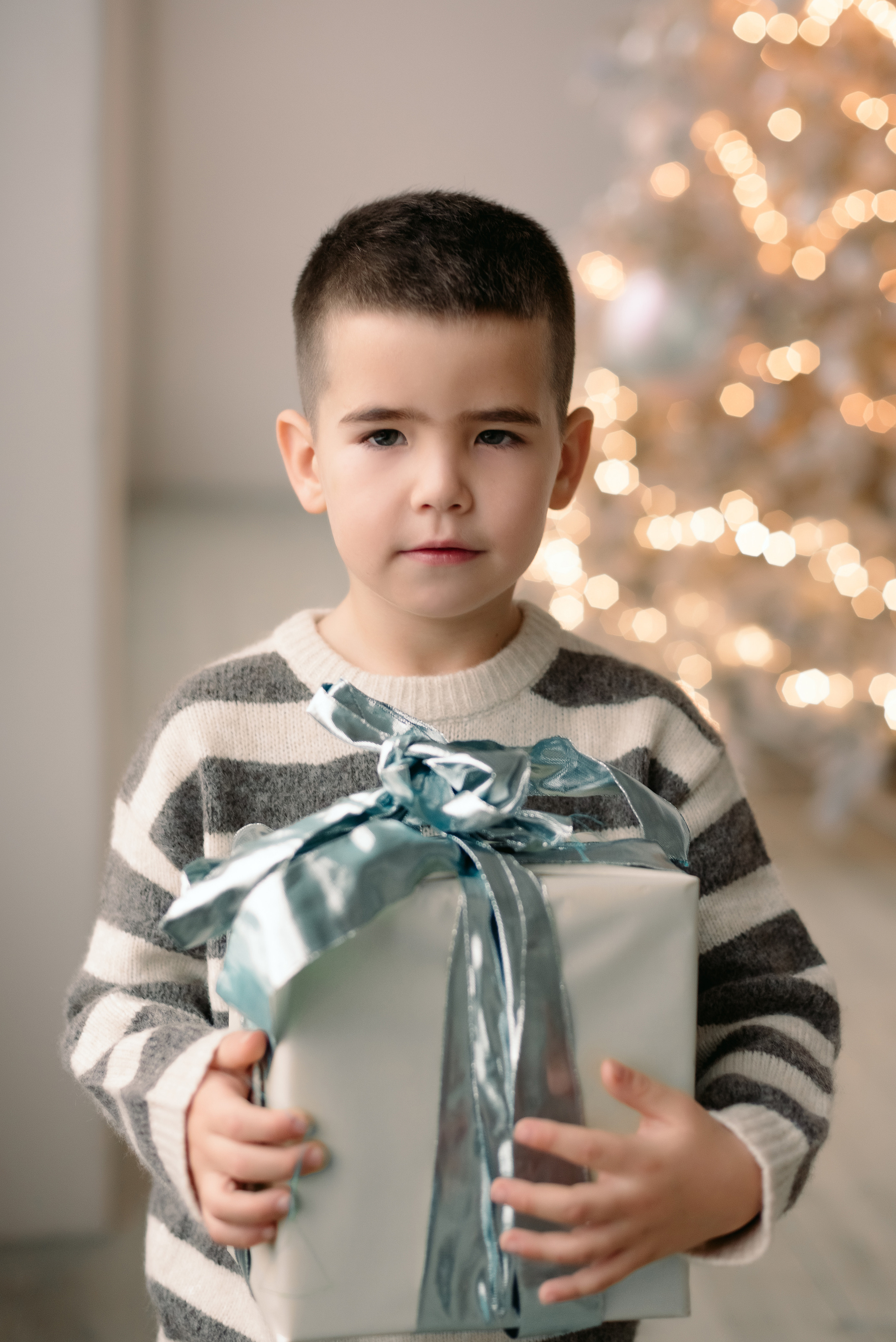 Семейная фотосессия в студии Санкт-Петербурга. Фотограф Юлия Кондратьева