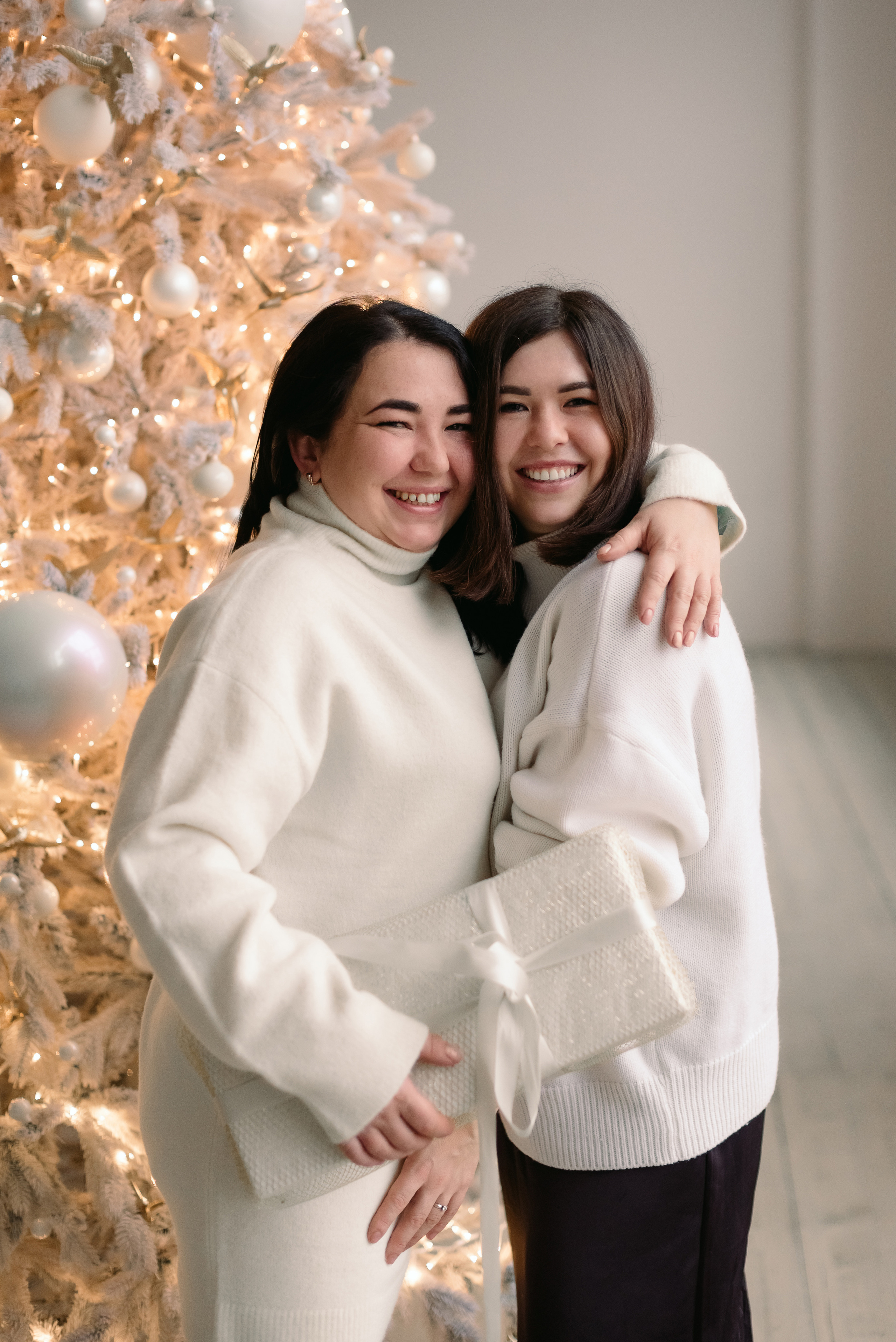 Семейная фотосессия в студии Санкт-Петербурга. Фотограф Юлия Кондратьева