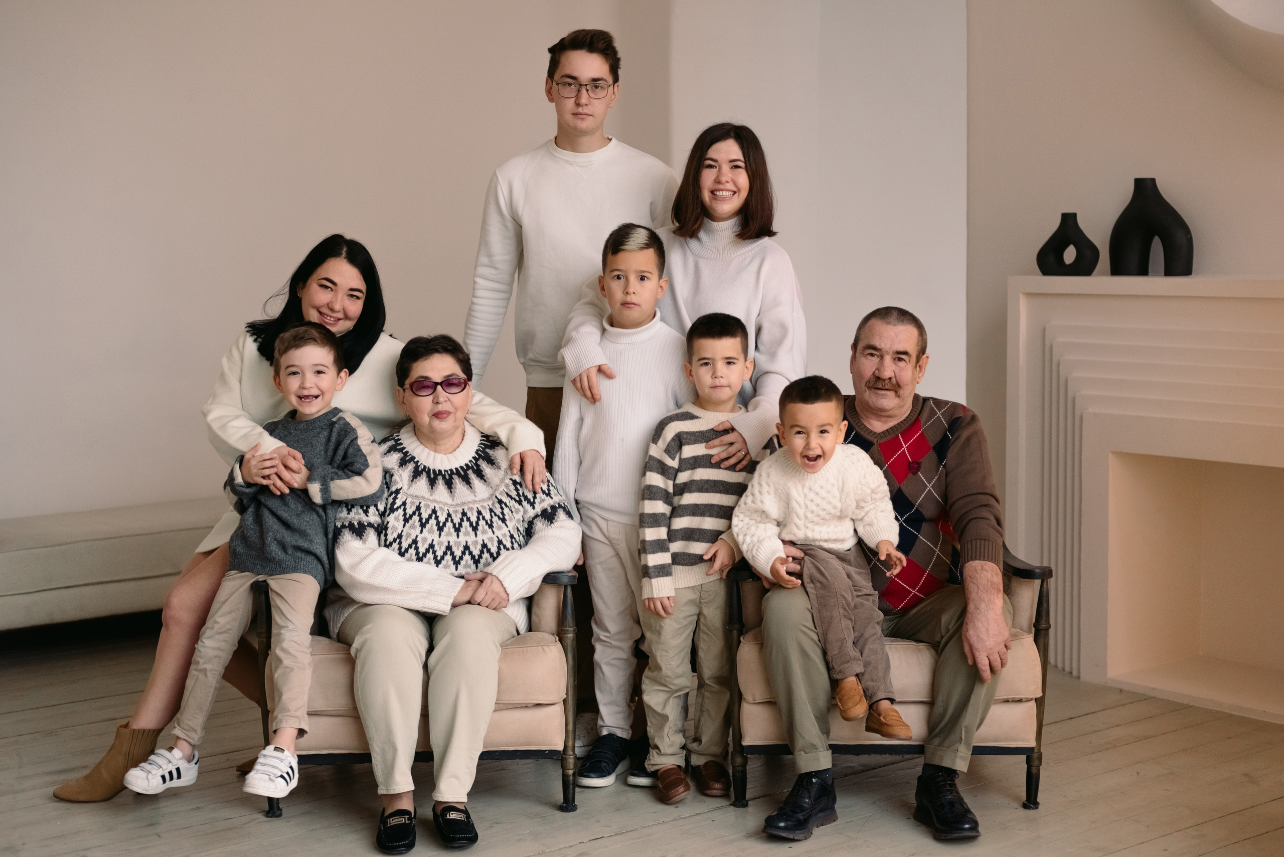 Семейная фотосессия в студии Санкт-Петербурга. Фотограф Юлия Кондратьева