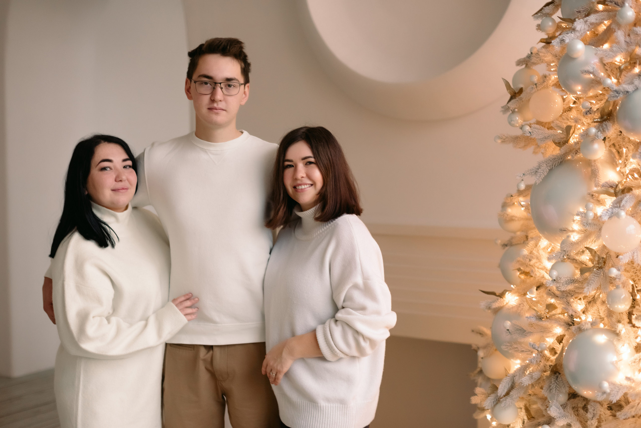 Семейная фотосессия в студии Санкт-Петербурга. Фотограф Юлия Кондратьева