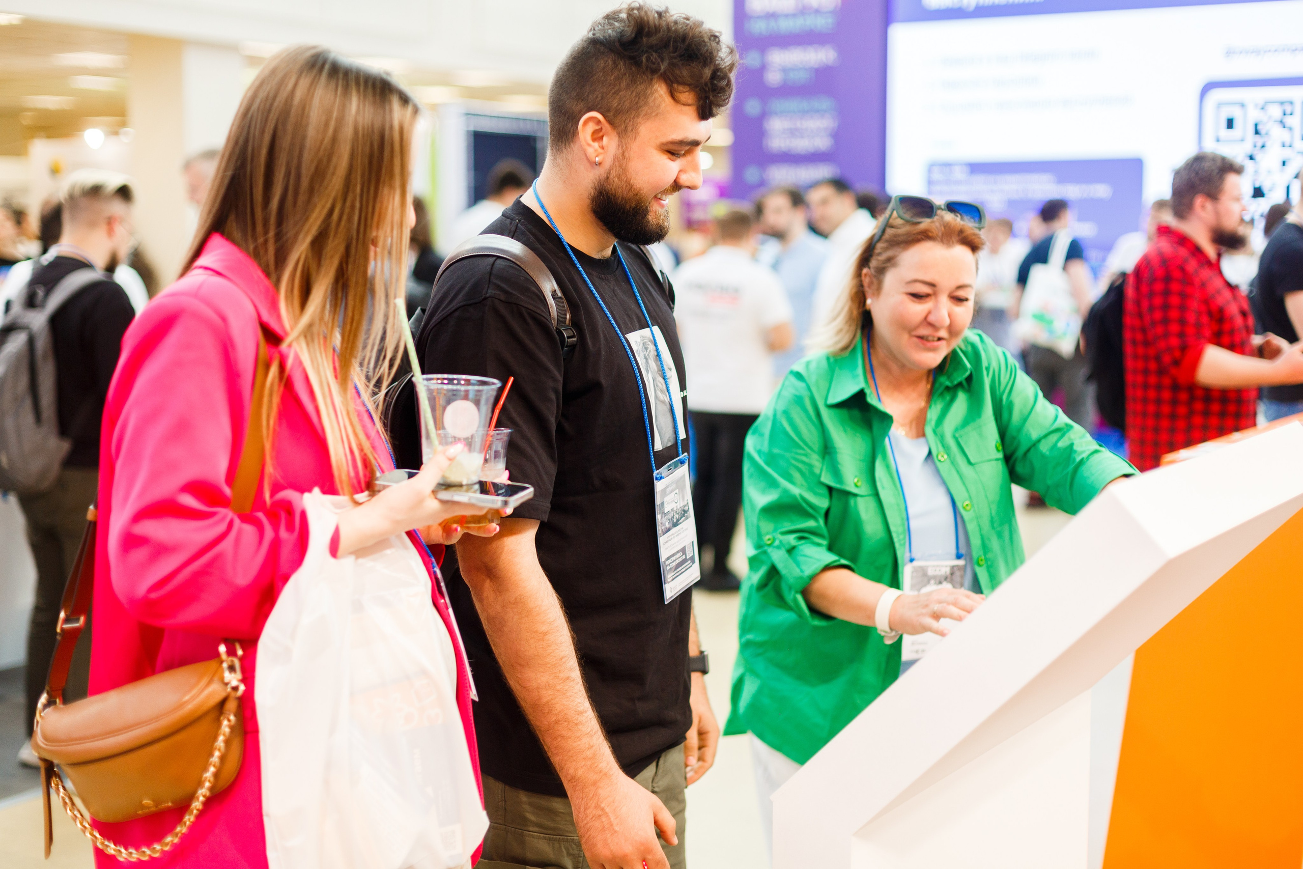 Обзор работы стенда Курьер-сервис. Репортажный фотограф Борис Геер