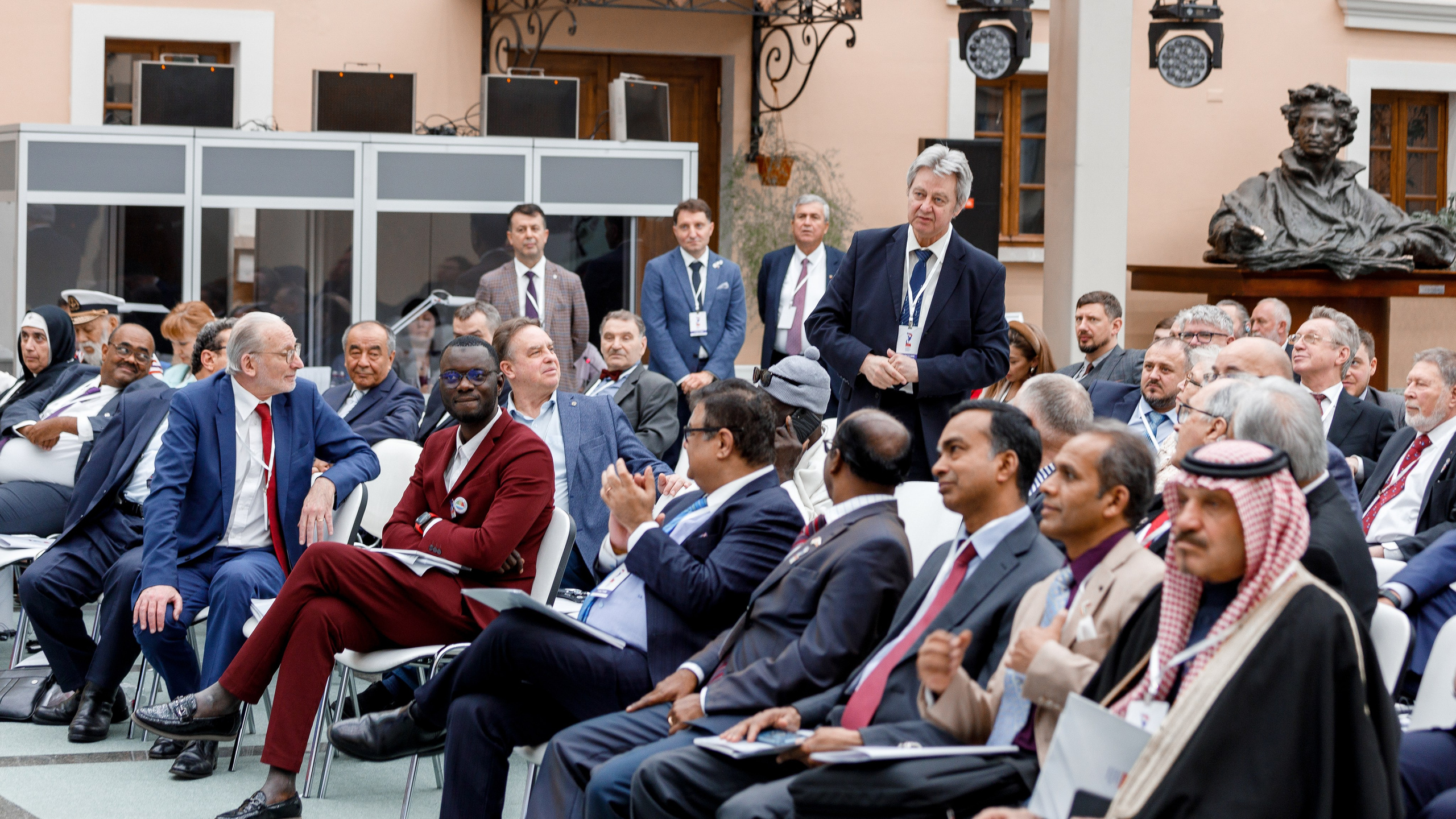 Собрание русофилов. Репортажный фотограф Борис Геер