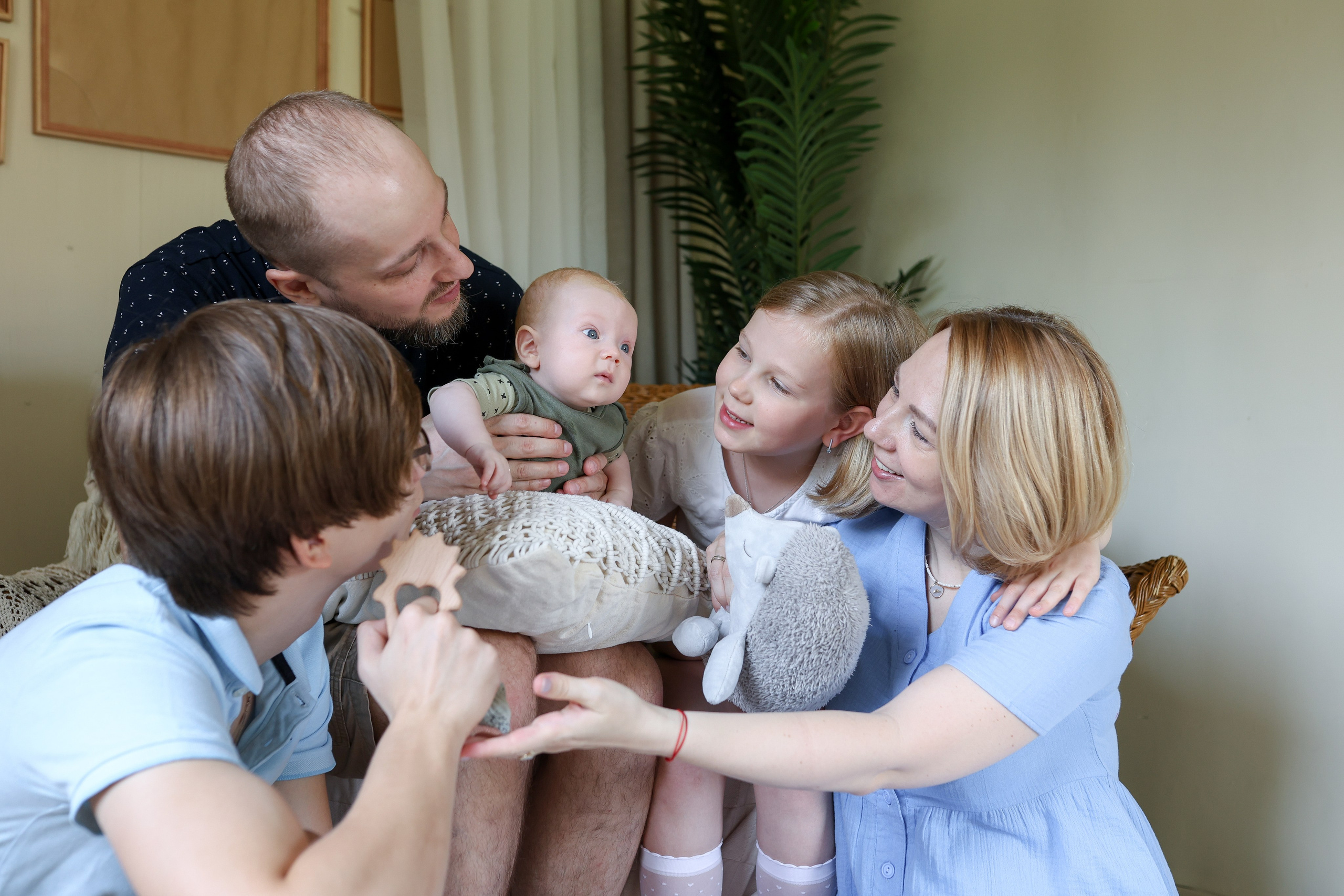 Семейная фотосессия в загородной студии. Фотограф в Железнодорожном и Балашихе