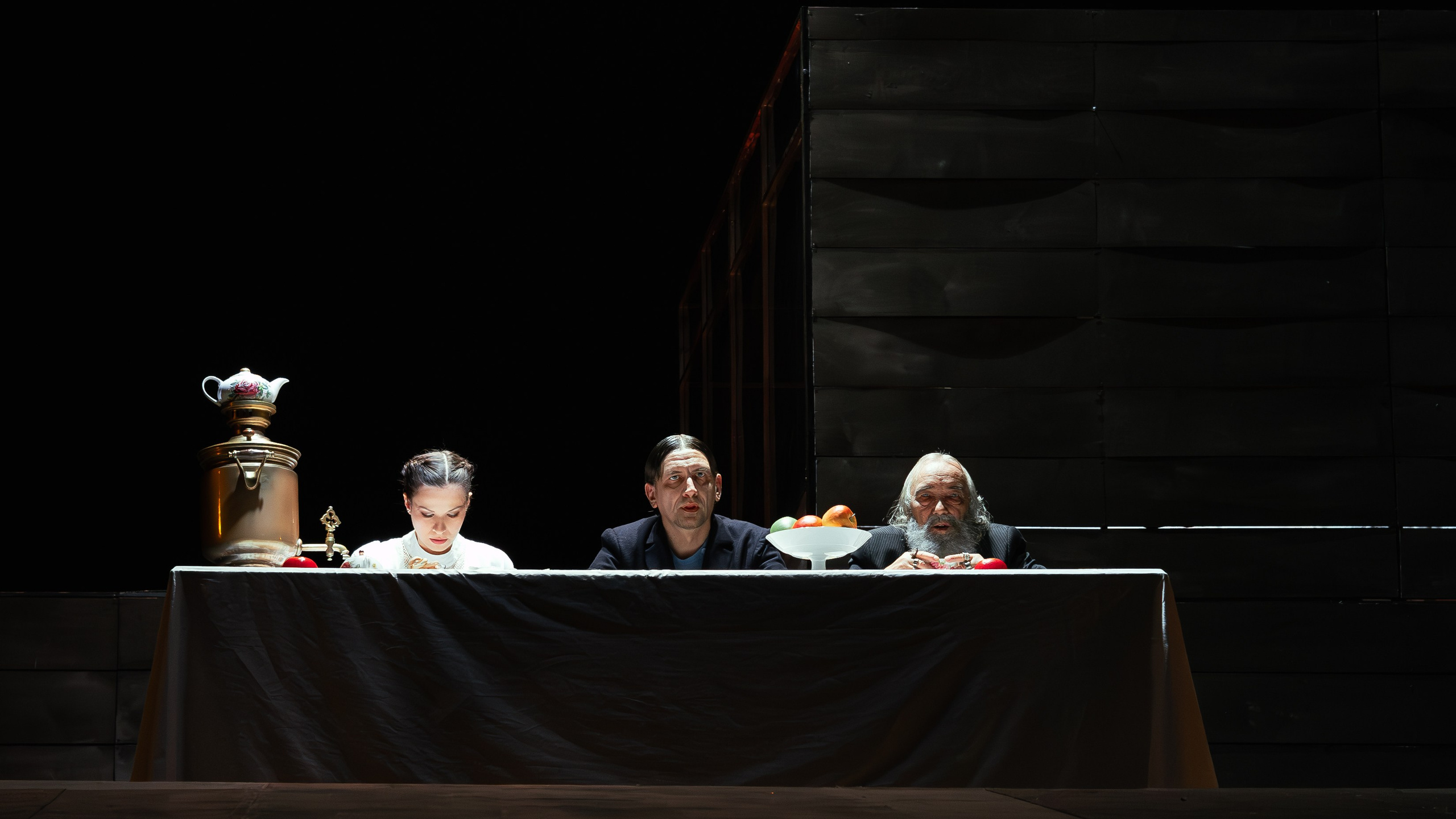 Астраханский Драматический Театр «Леди Макбет». Фотограф Марк Файзулин