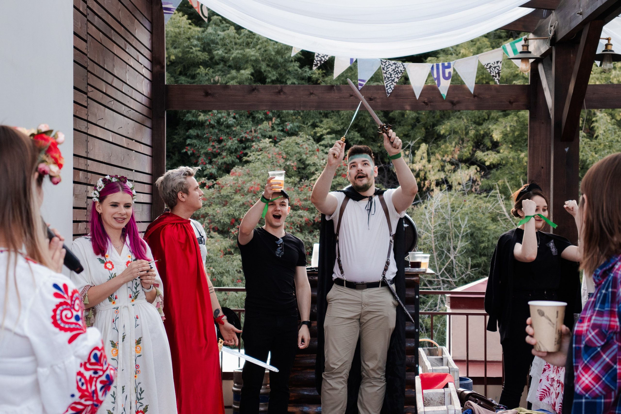 Съёмка корпоратива в городе Томск на крыше музея славянской мифологии