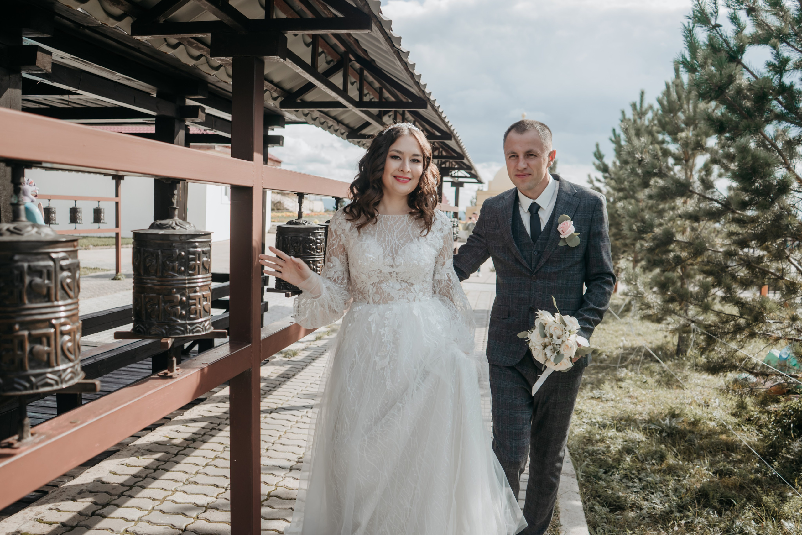 Свадебный фотографии с прогулки в окрестностях Улан-Удэ. Фотограф в Улан-Удэ. Свадебный фотограф в Улан-Удэ