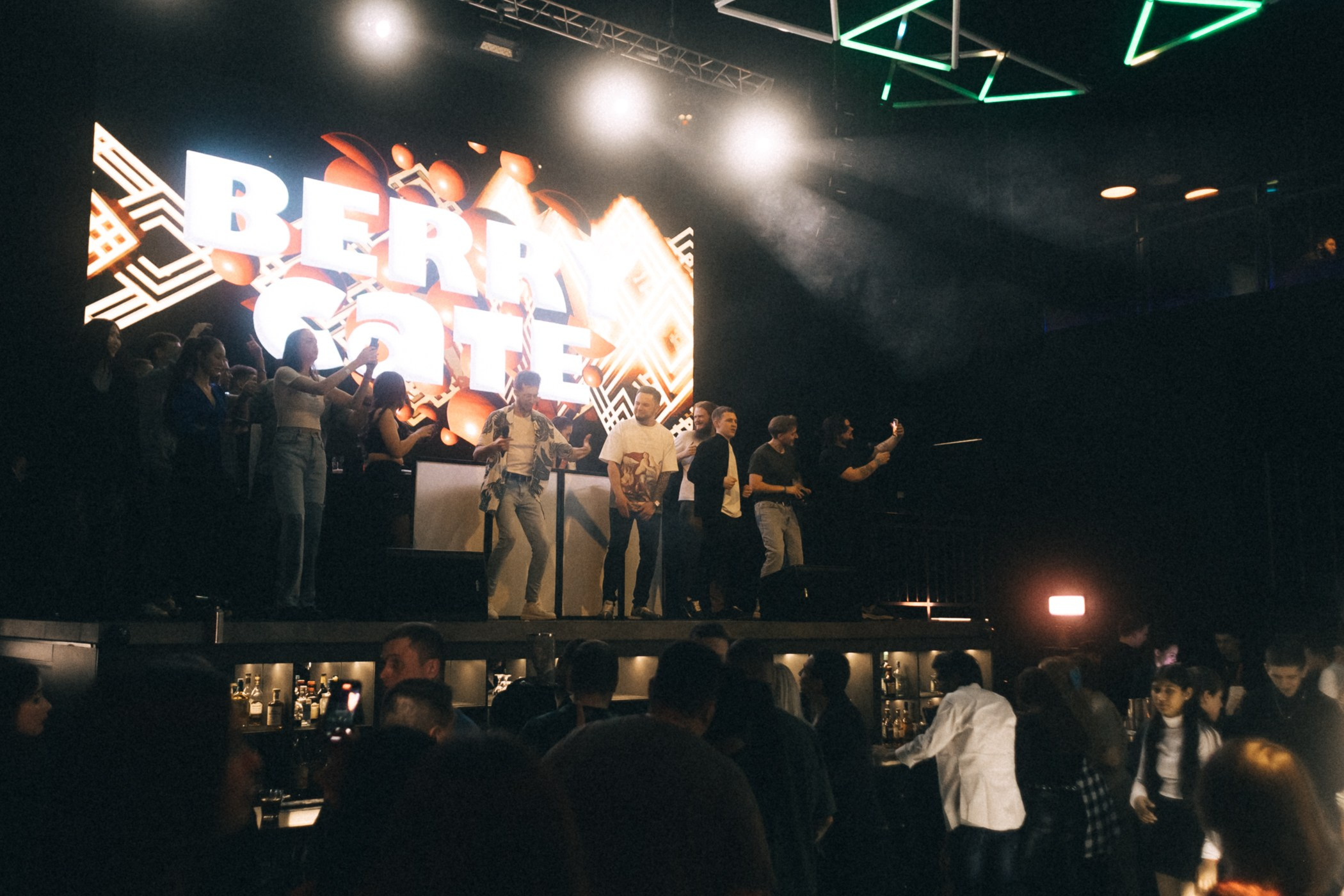 Выпускной школы диджеинга «Атмосфера». Фотограф Кемерово | Сергей