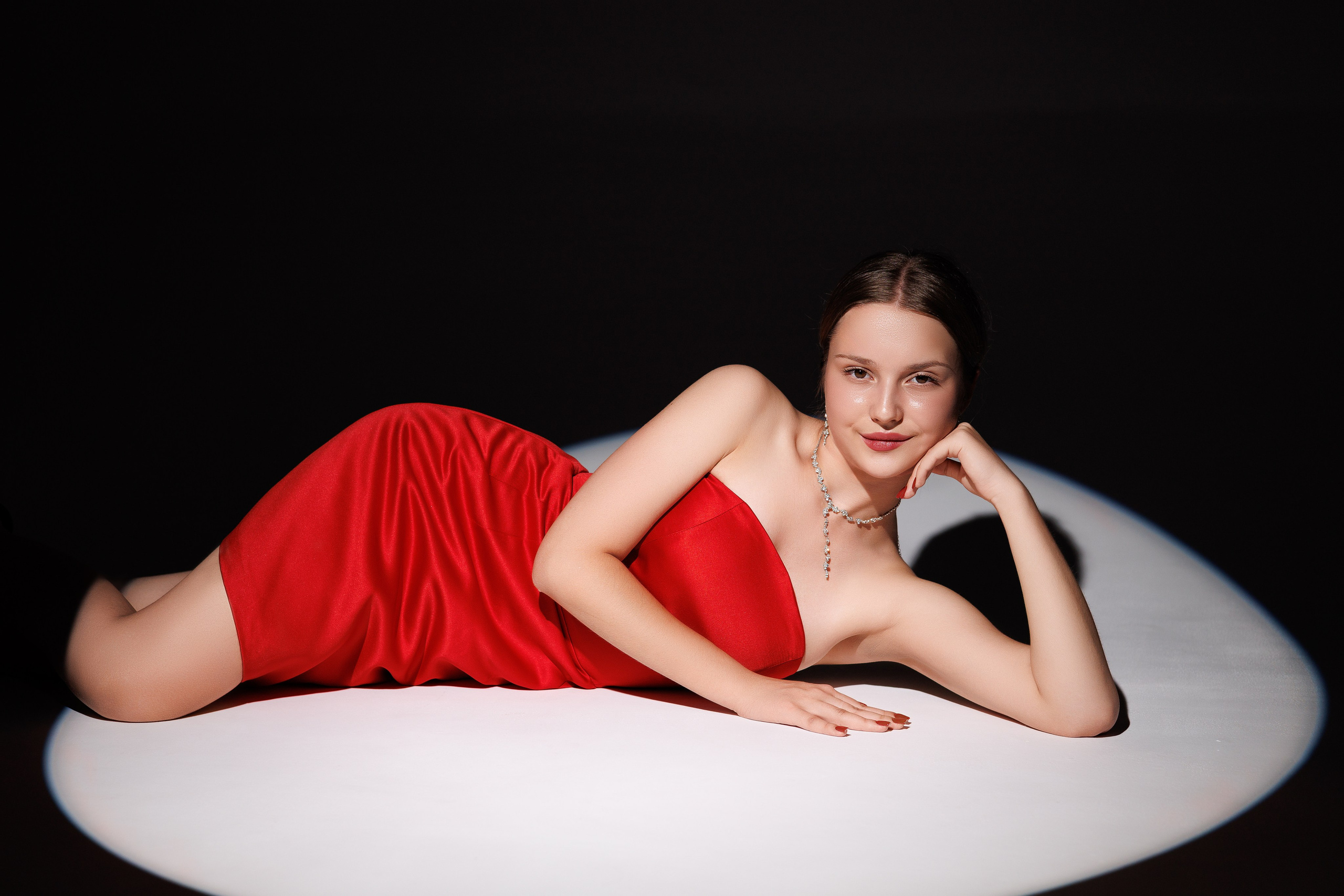 Цветной свет и фигуры. Фотограф Минск