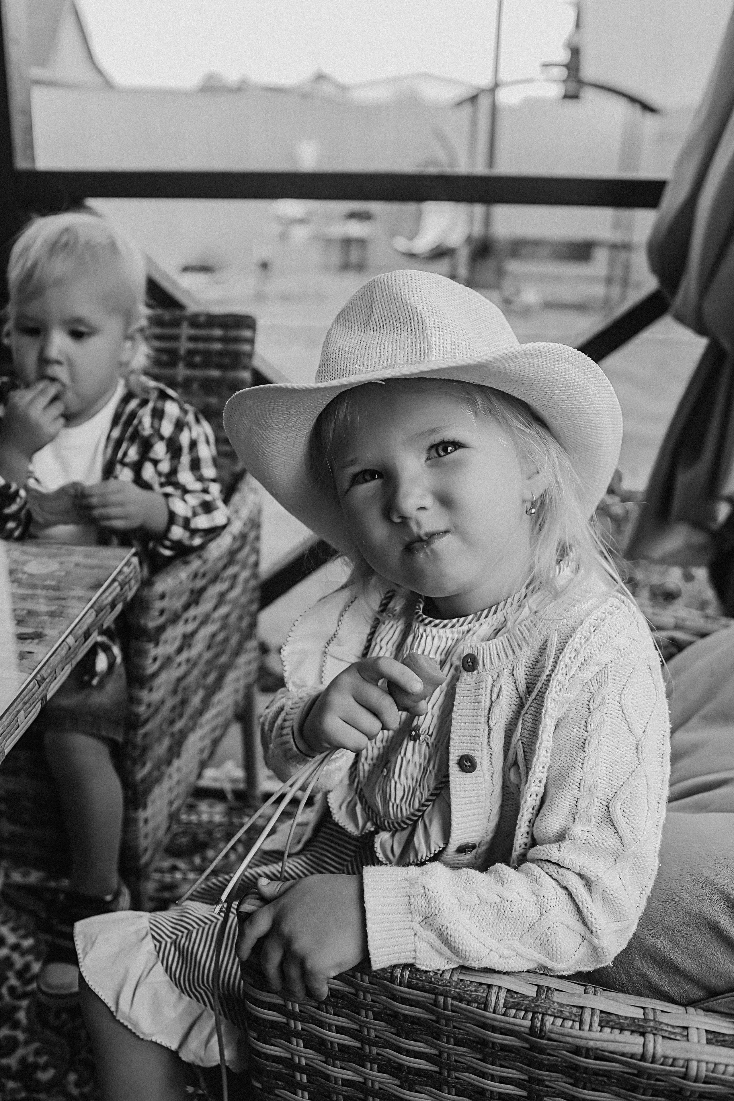 У дома. Семейный фотограф Тюмень, фотограф на роды Салмина Мария