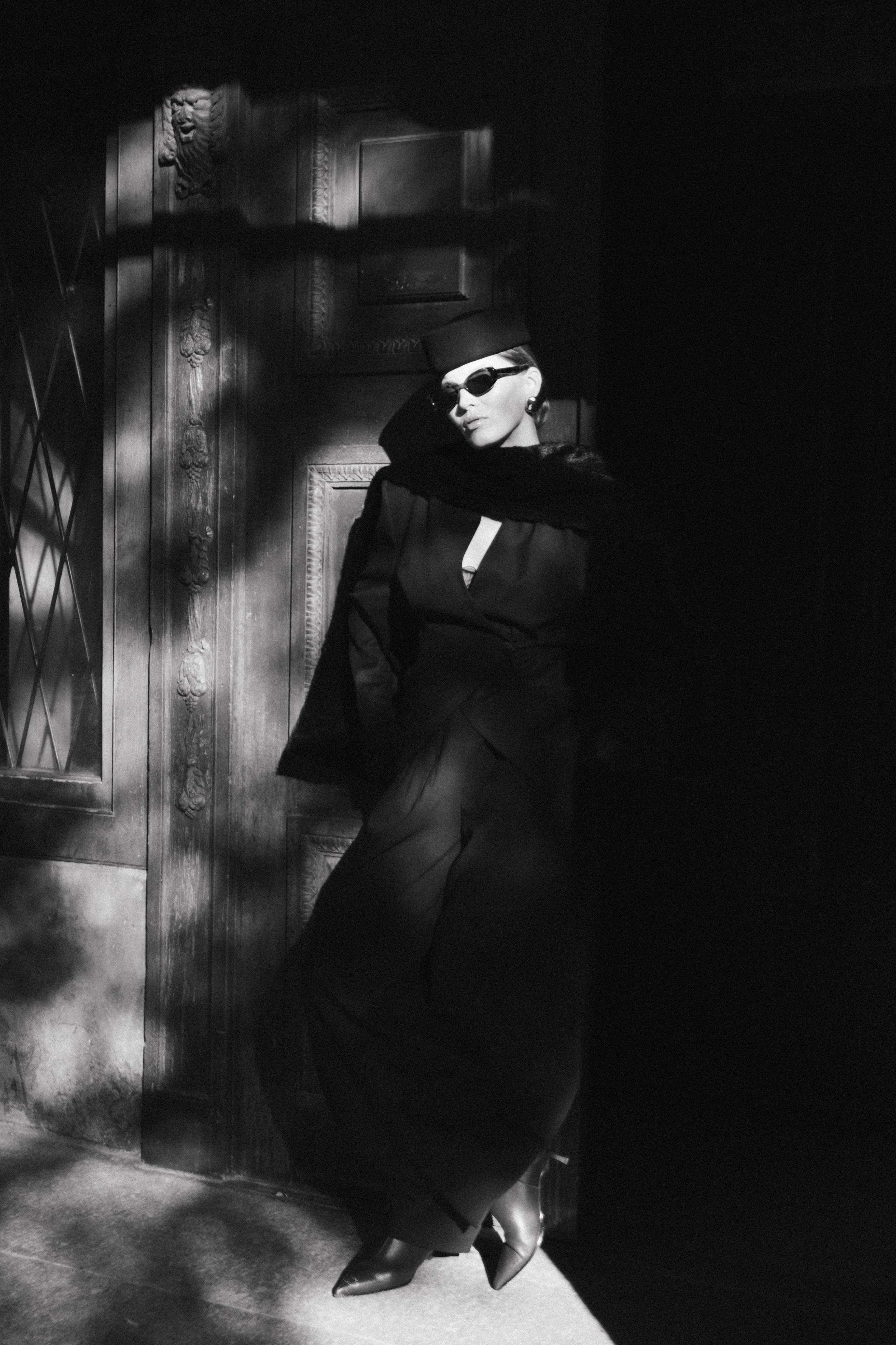 ЖЕНСКИЙ ПОРТРЕТ. О ЛЮБВИ НЕ ГОВОРЯТ.ЕЕ ПОКАЗЫВАЮТ