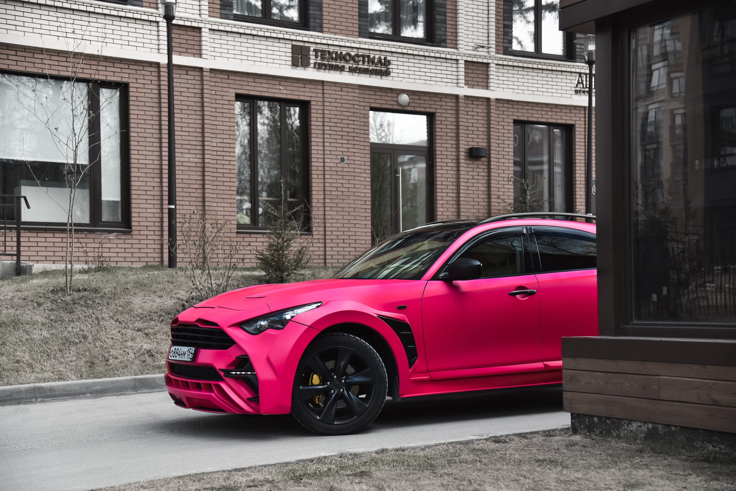 Профессиональная фотосессия Infiniti FX37 в Новосибирске. Автомобильный фотограф Чанчин Владимир. Фото и видеосъемка машин в Новосибирске