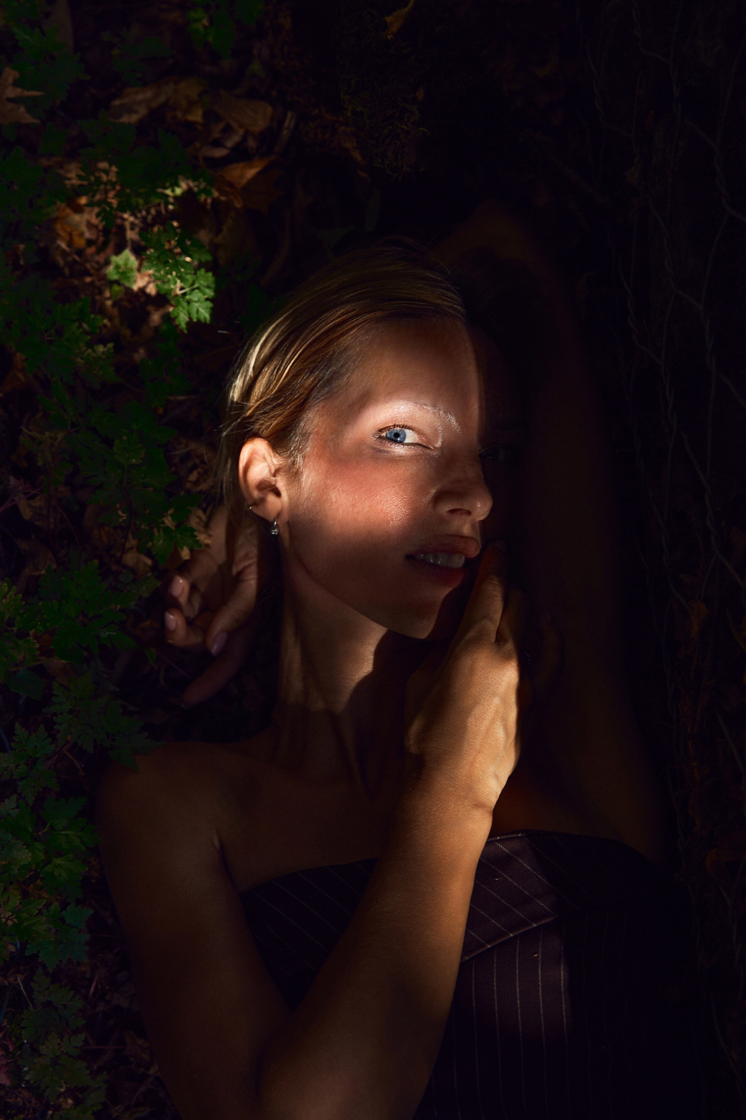 Женский портрет на природе в Сочи. Профессиональный фотограф в Сочи Виктория Джой. Обучение