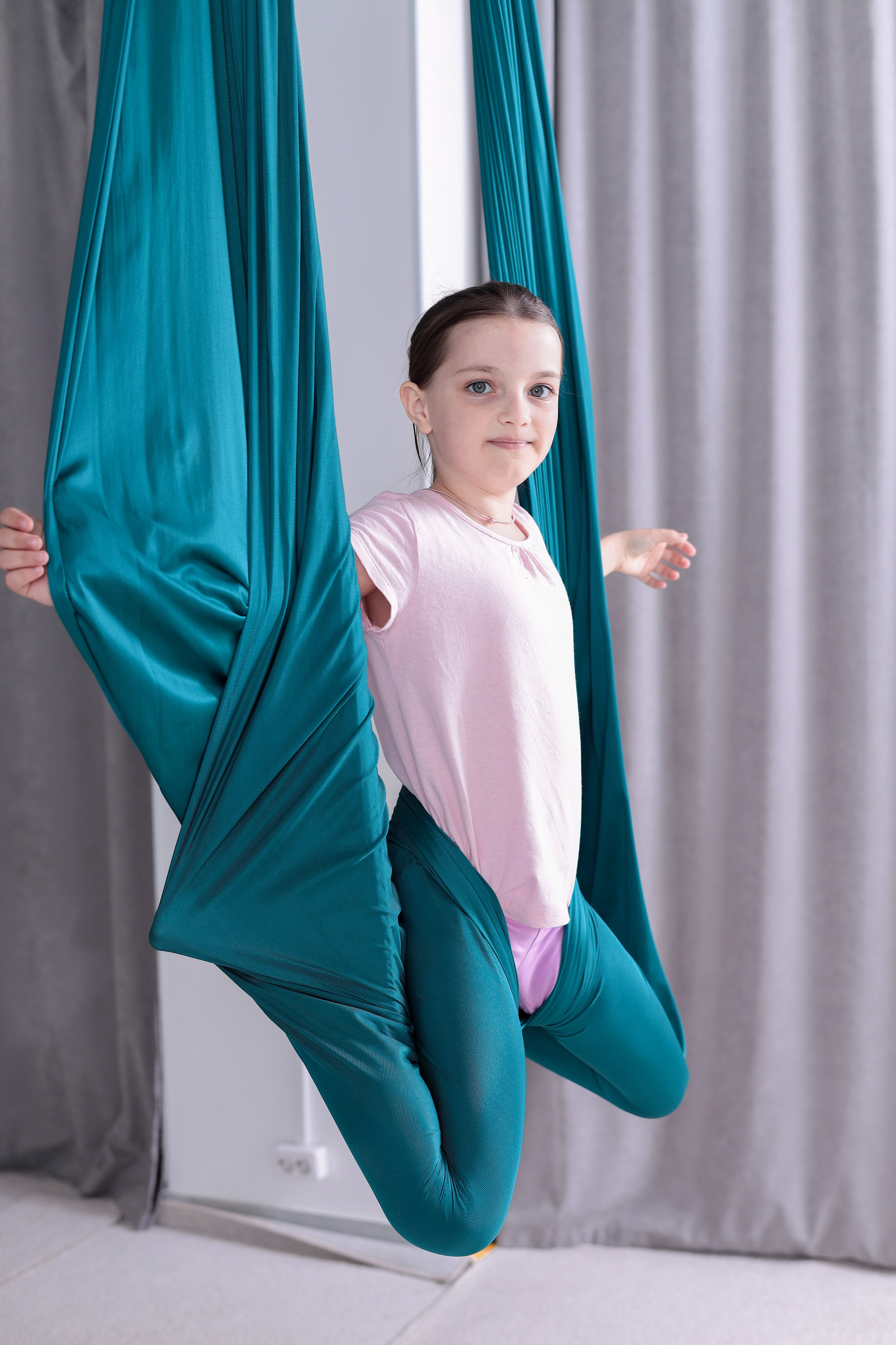 Детская аэройога. Фотограф Надршина Лилия