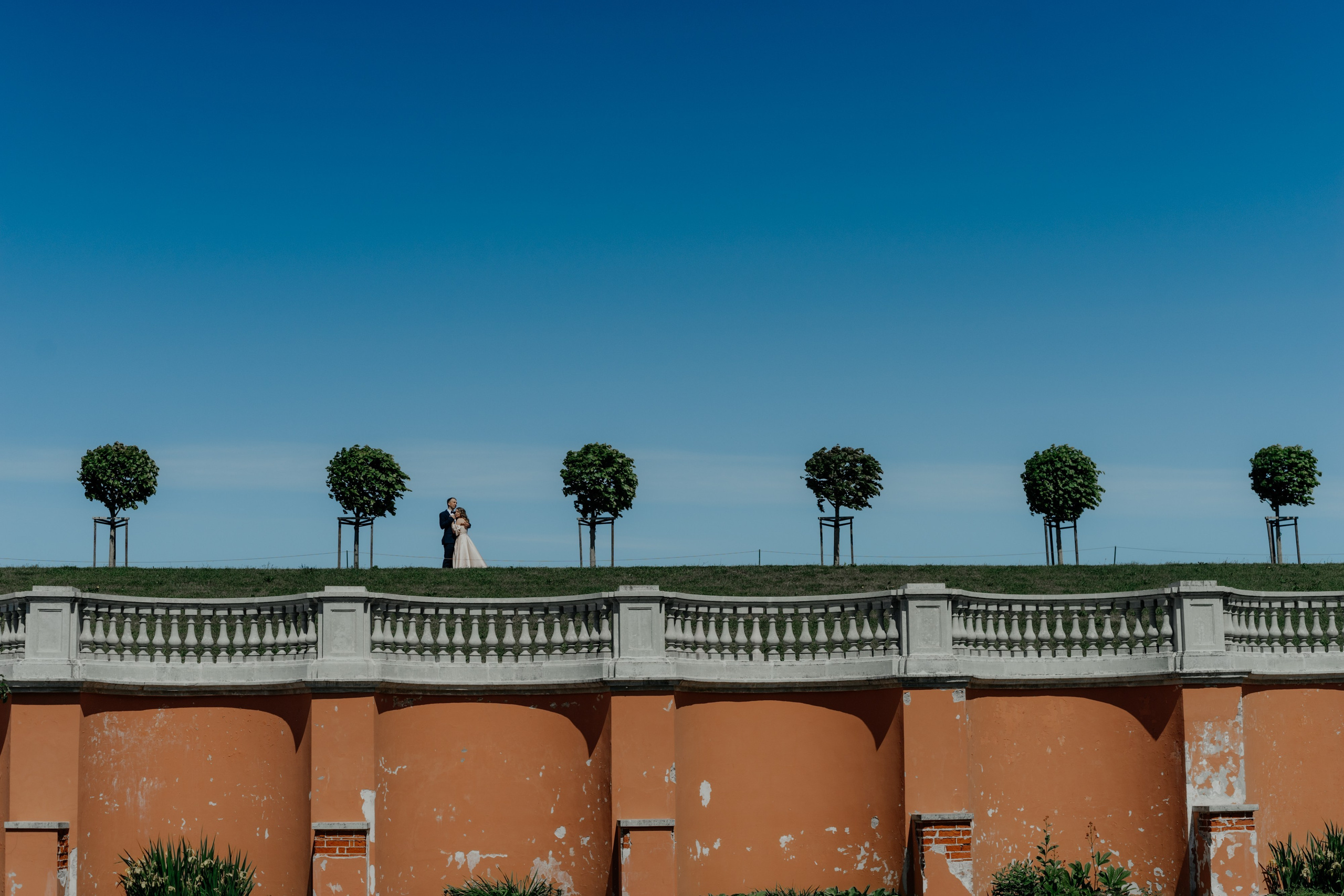 Красивые места для свадебной фотосессии летом в Санкт-Петербурге. Свадебный фотограф Александр Невский в Санкт-Петербурге