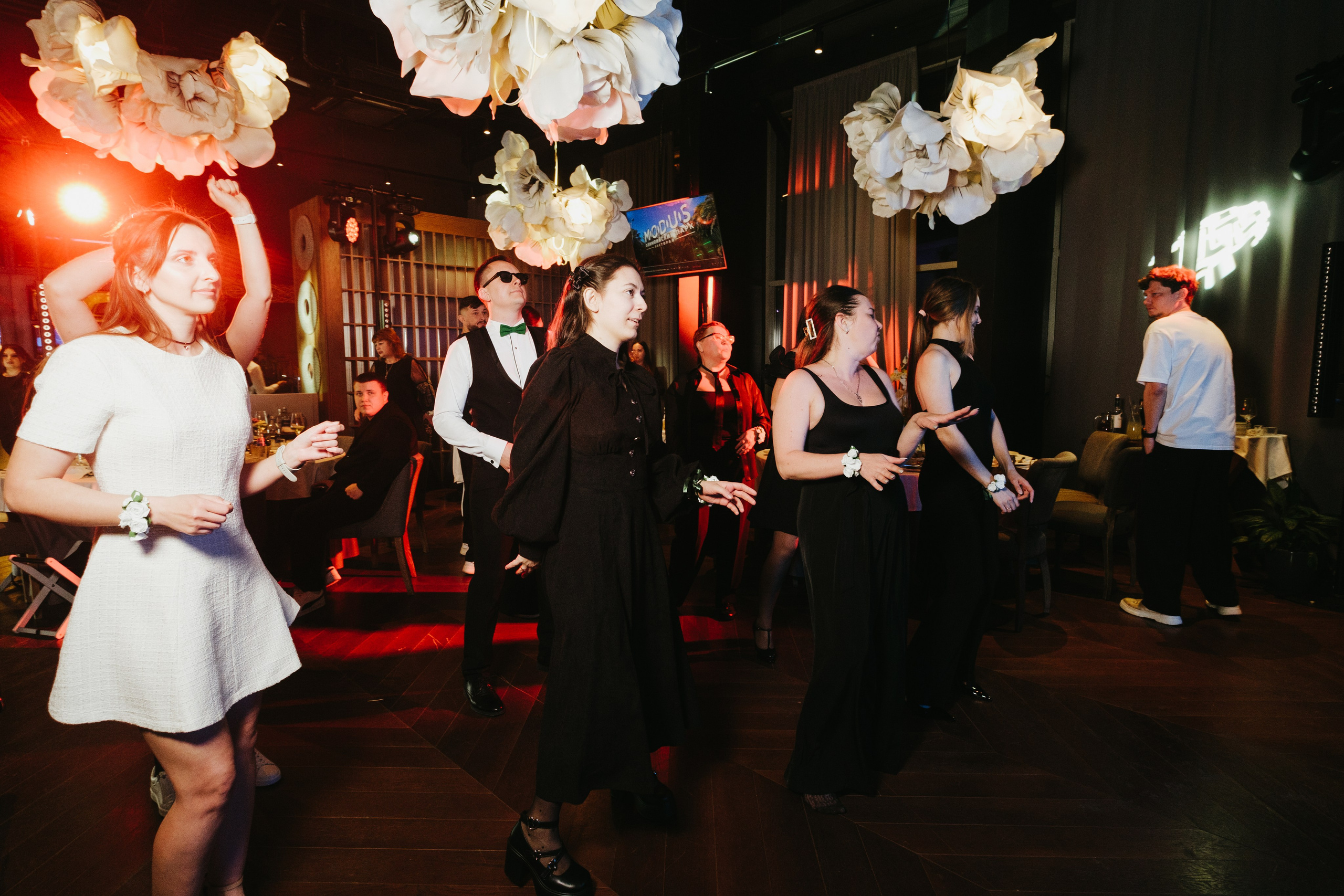 Корпоратив в Сириусу (Адлер) 10 лет компании. Свадебный фотограф Денис Ожигин в Краснодаре и крае. Эмоциональная и стильная съемка вашего дня