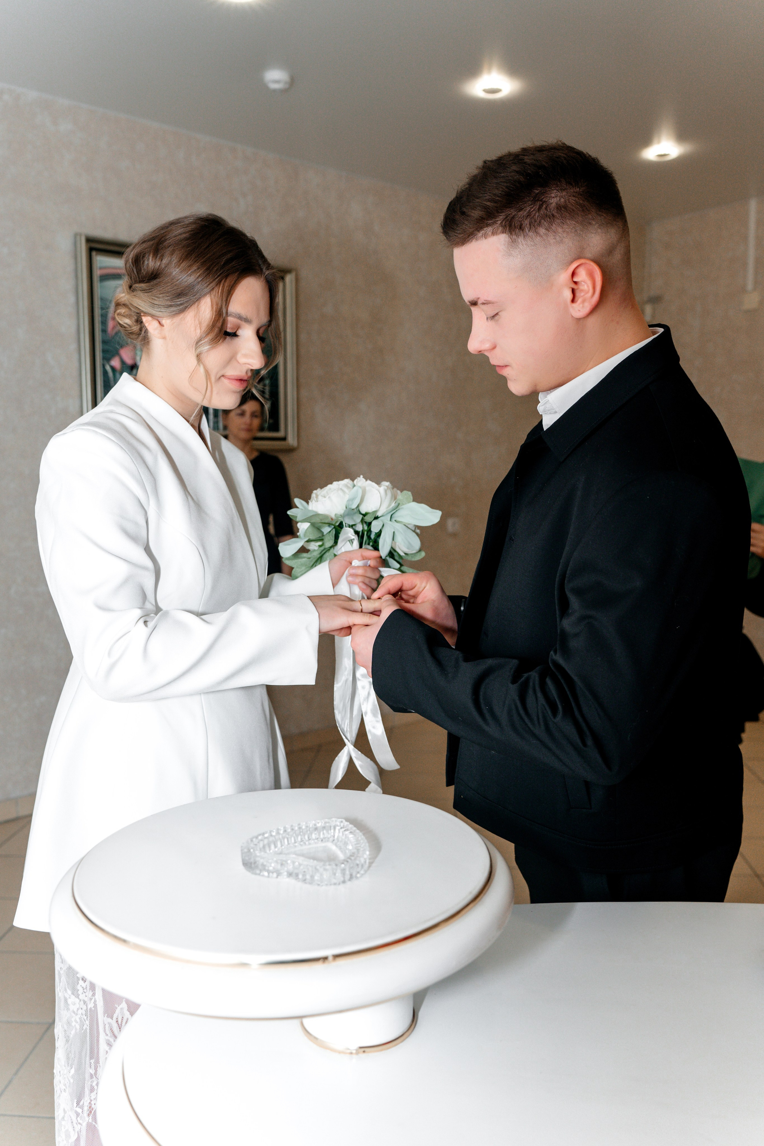 ЗАГС Октябрьского района (малый зал). Ваш семейный фотограф в Минске — Вика Трегубова