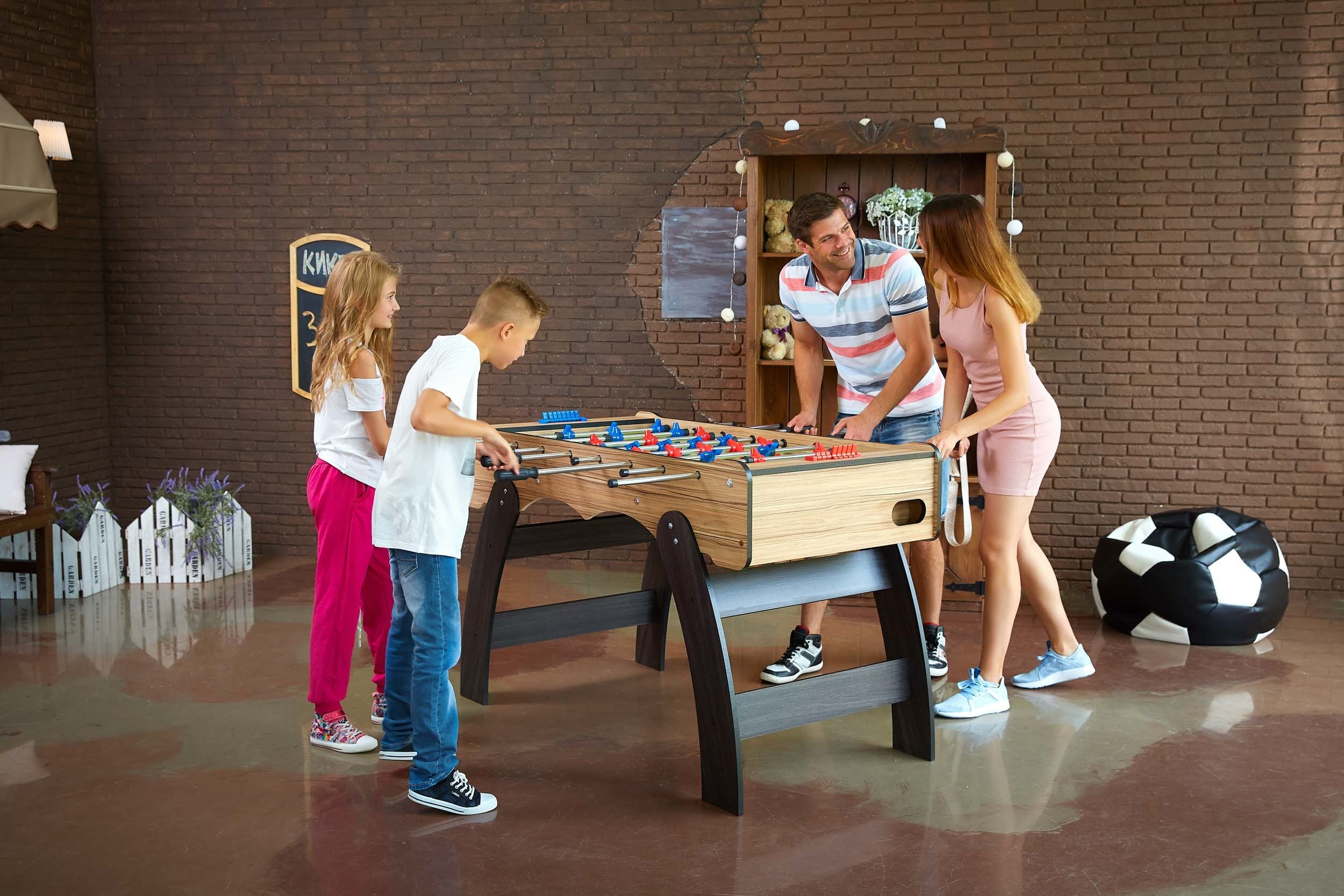 "Ярославская фабрика настольных игр". Photographer for business Mikhail Semenov. Aqua photo studio, photo school