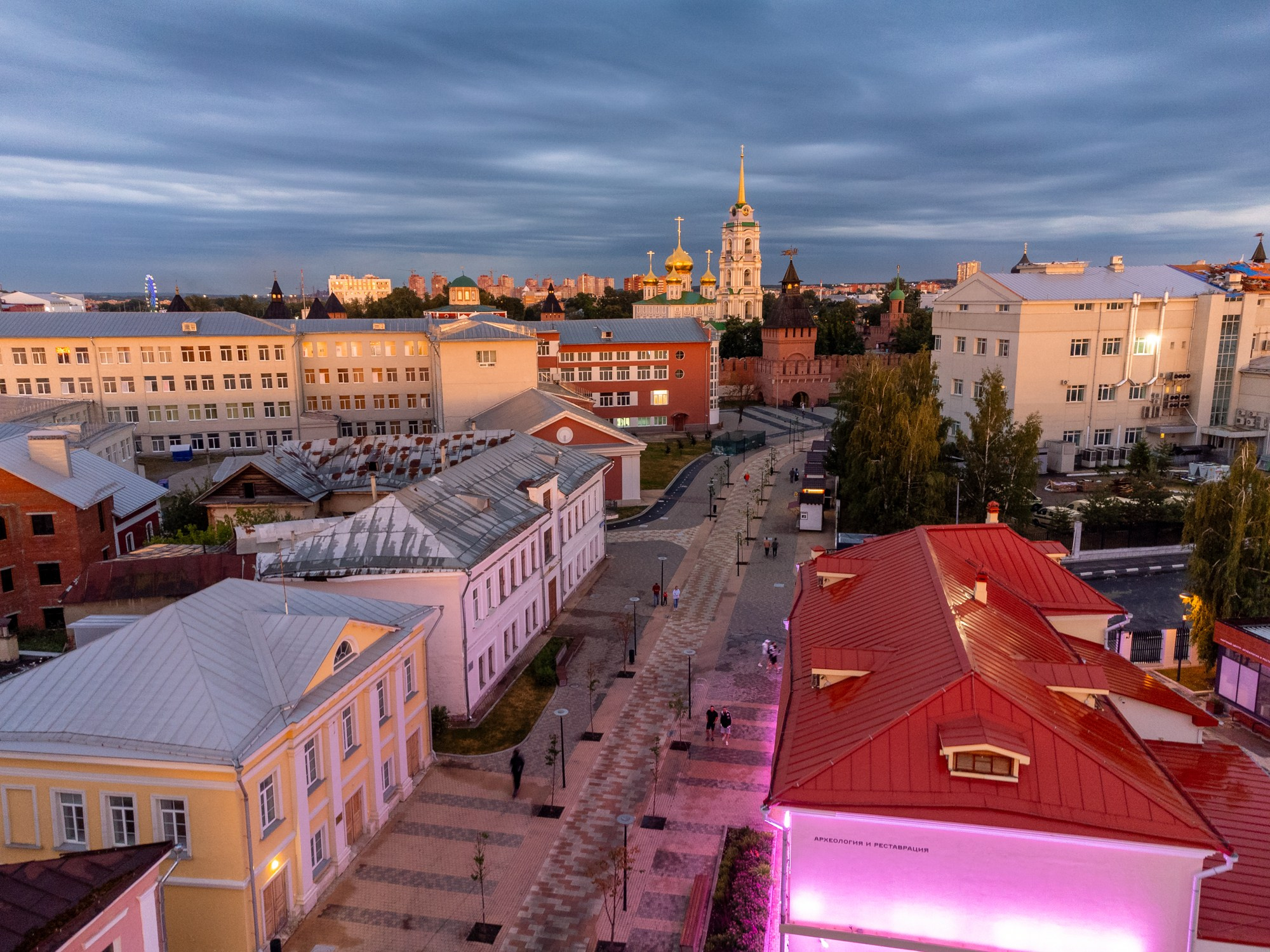 Улица Металлистов, вид на Успенский собор, лето