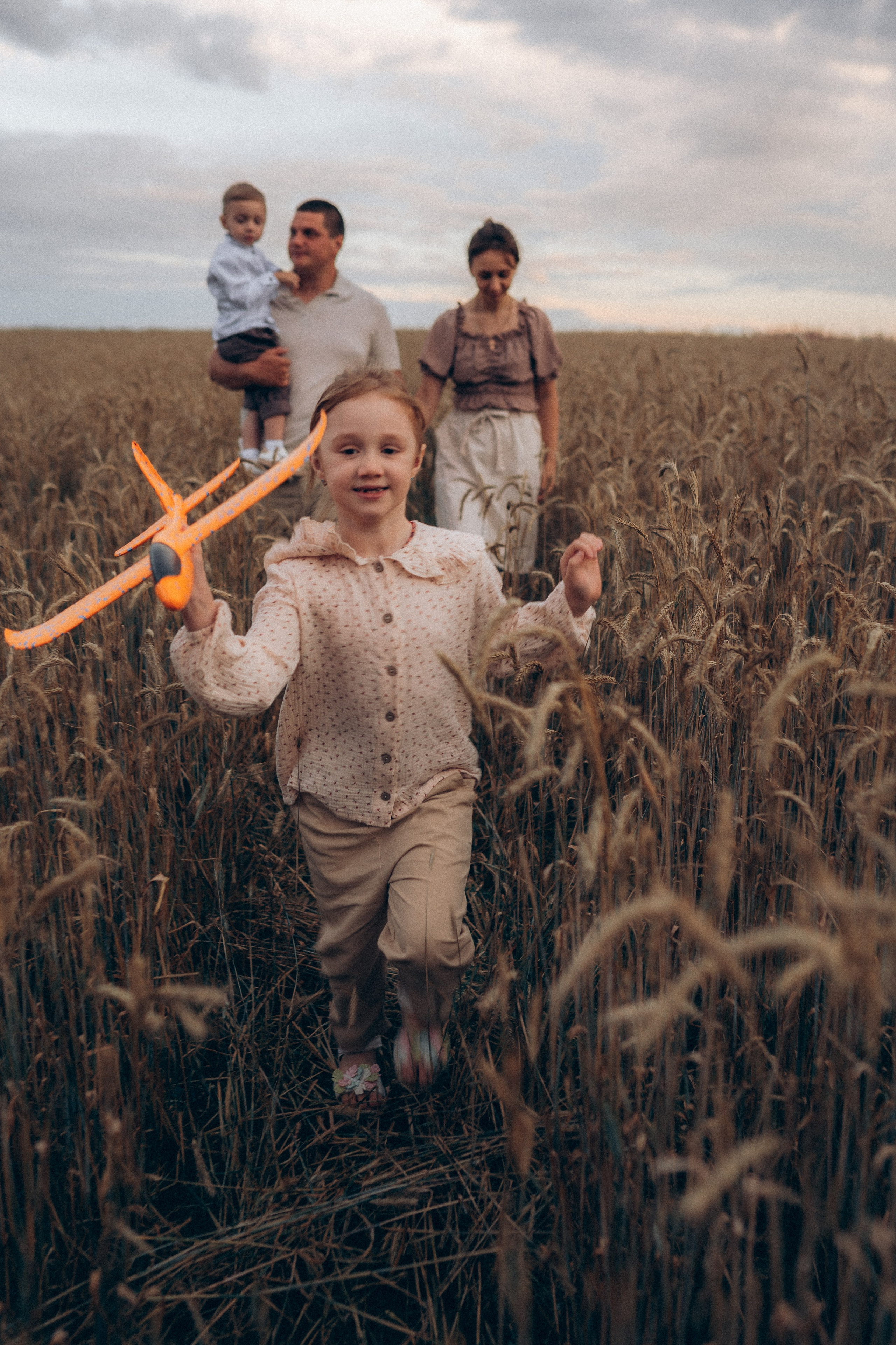 Алёна и семья. Фотограф Торопец Кристина Абрамова Kanwellia photography