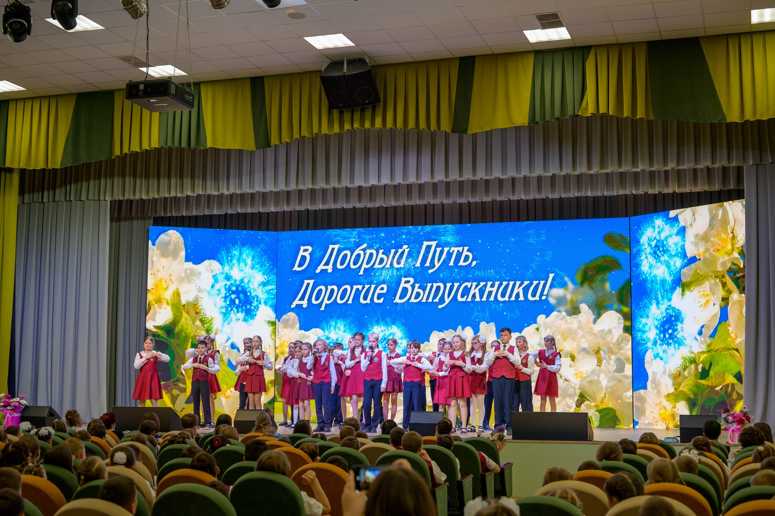 Выпускной 4Б гимназия № 16. Фотограф новорожденных, семейный детский в Тюмени Татьяна Морозова