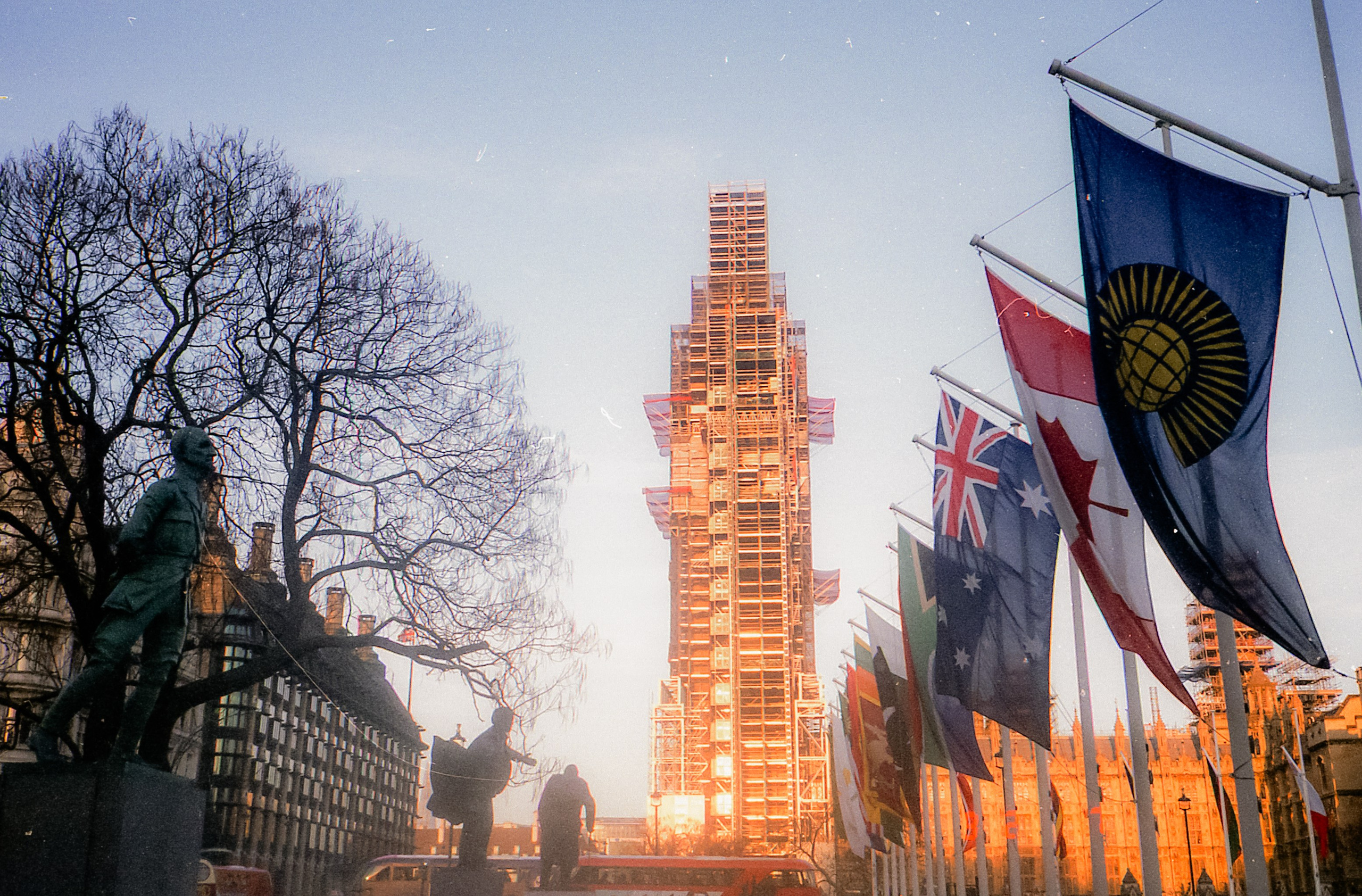 Analogue london. Iraogo