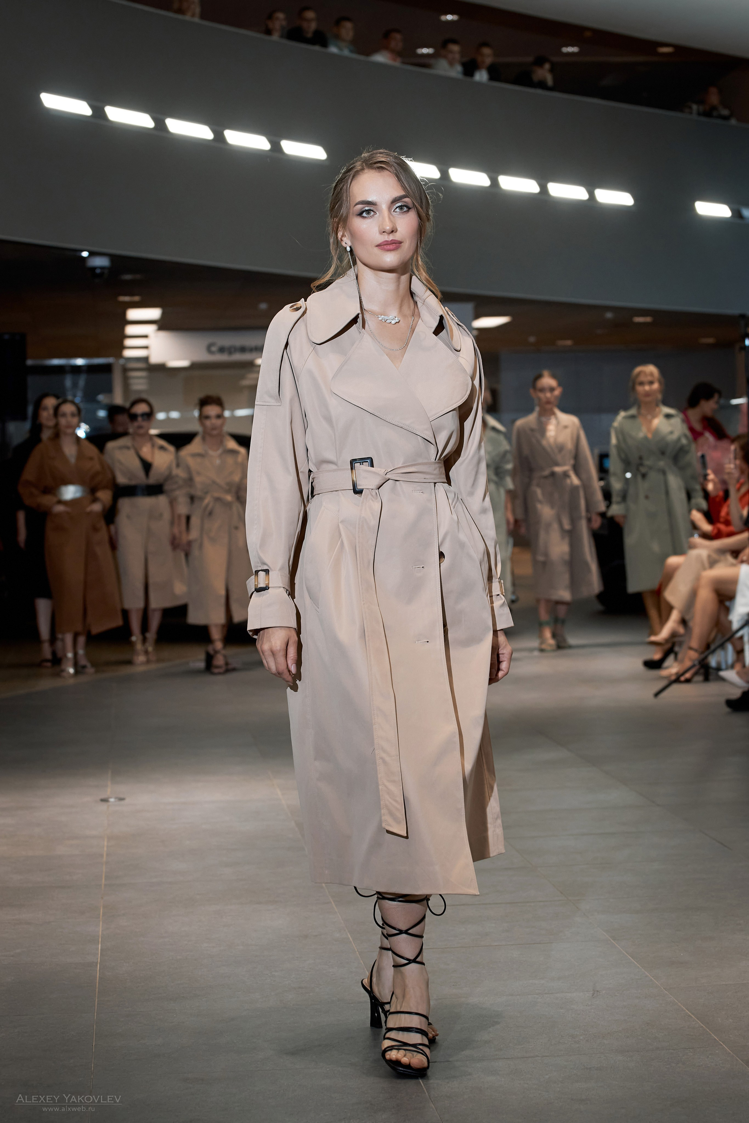 Модный показ PRE-FALL модельной школы Modeling+. Фотограф Алексей Яковлев