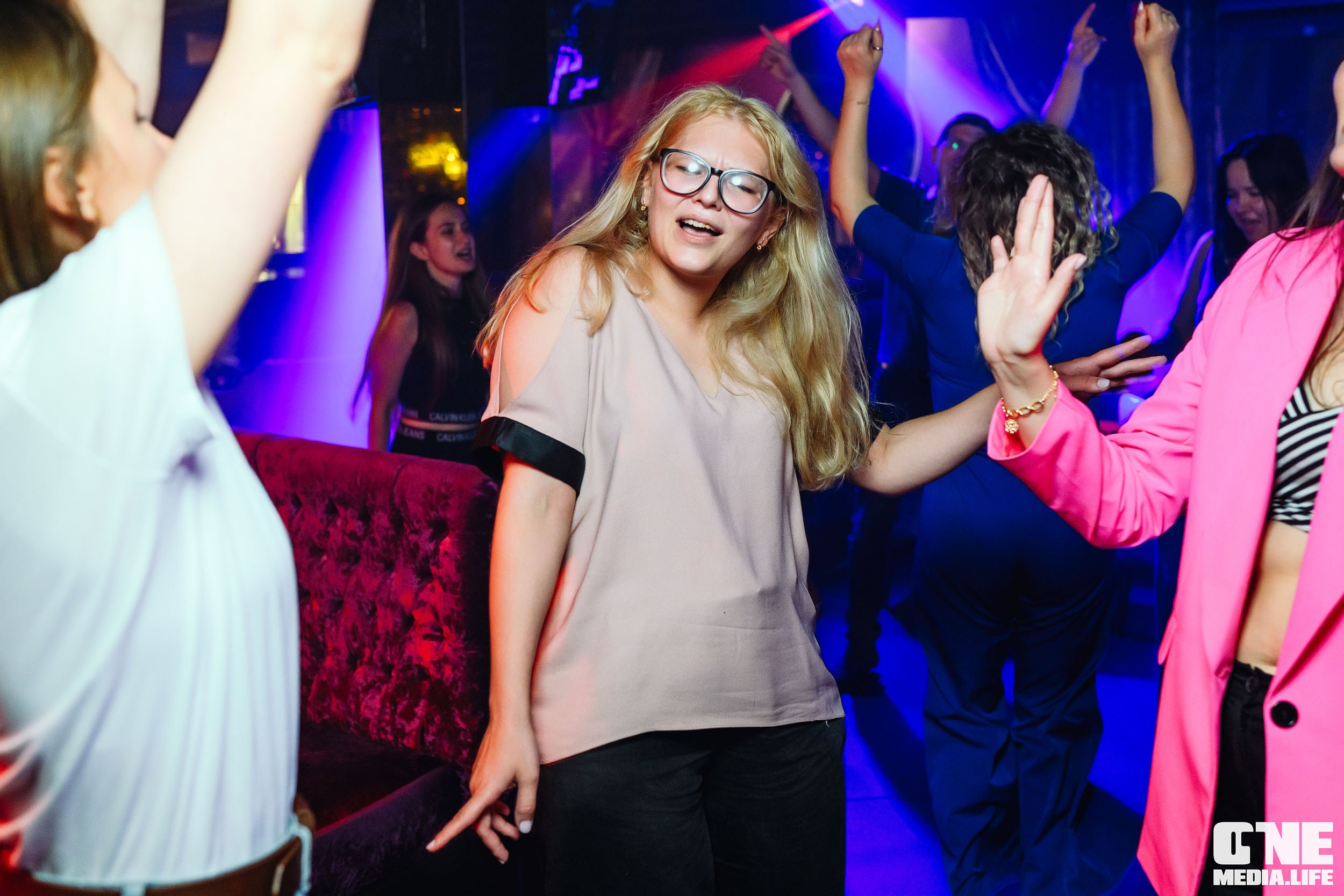 Фоторепортаж из караоке-клуба Эйфория. One Media Life: фоторепортажи, фотоотчеты с мероприятий и заведений