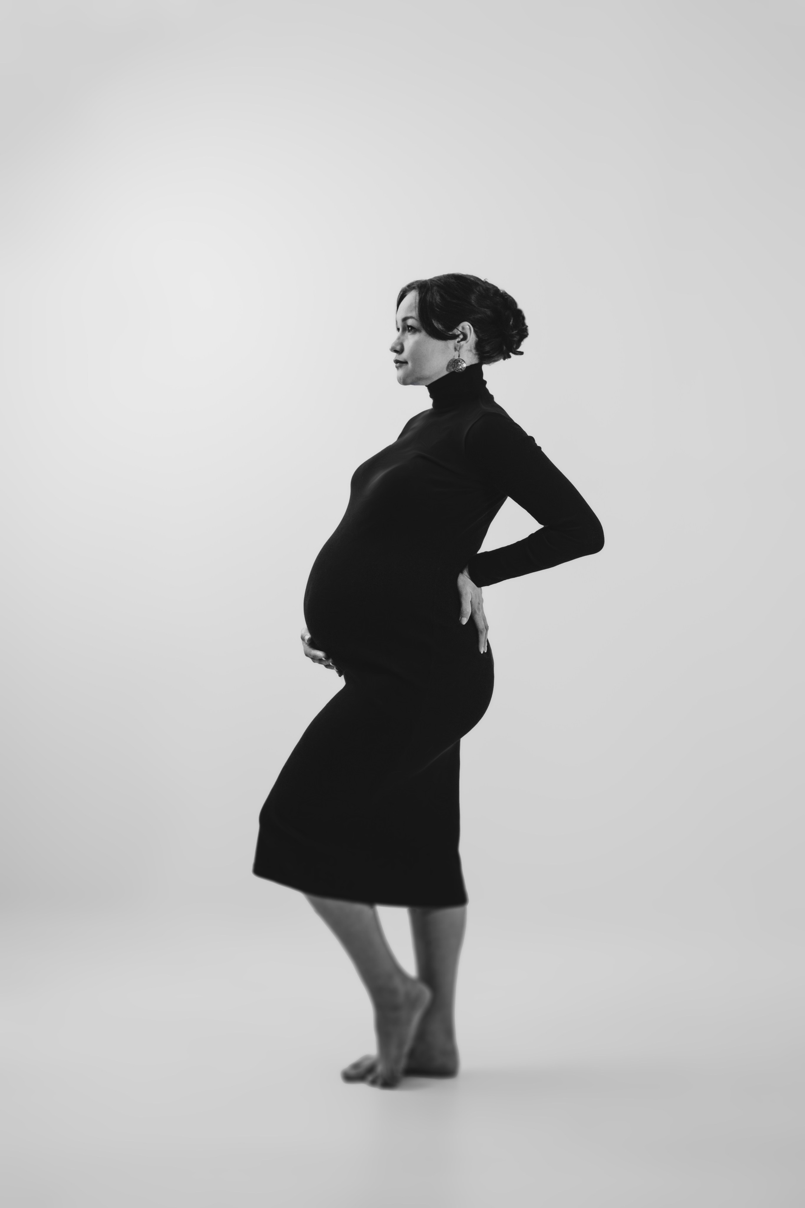 Ожидание малыша. Беременность. Циклорама. Белый фон. Фотограф Кравченко Юлия. Энгельс