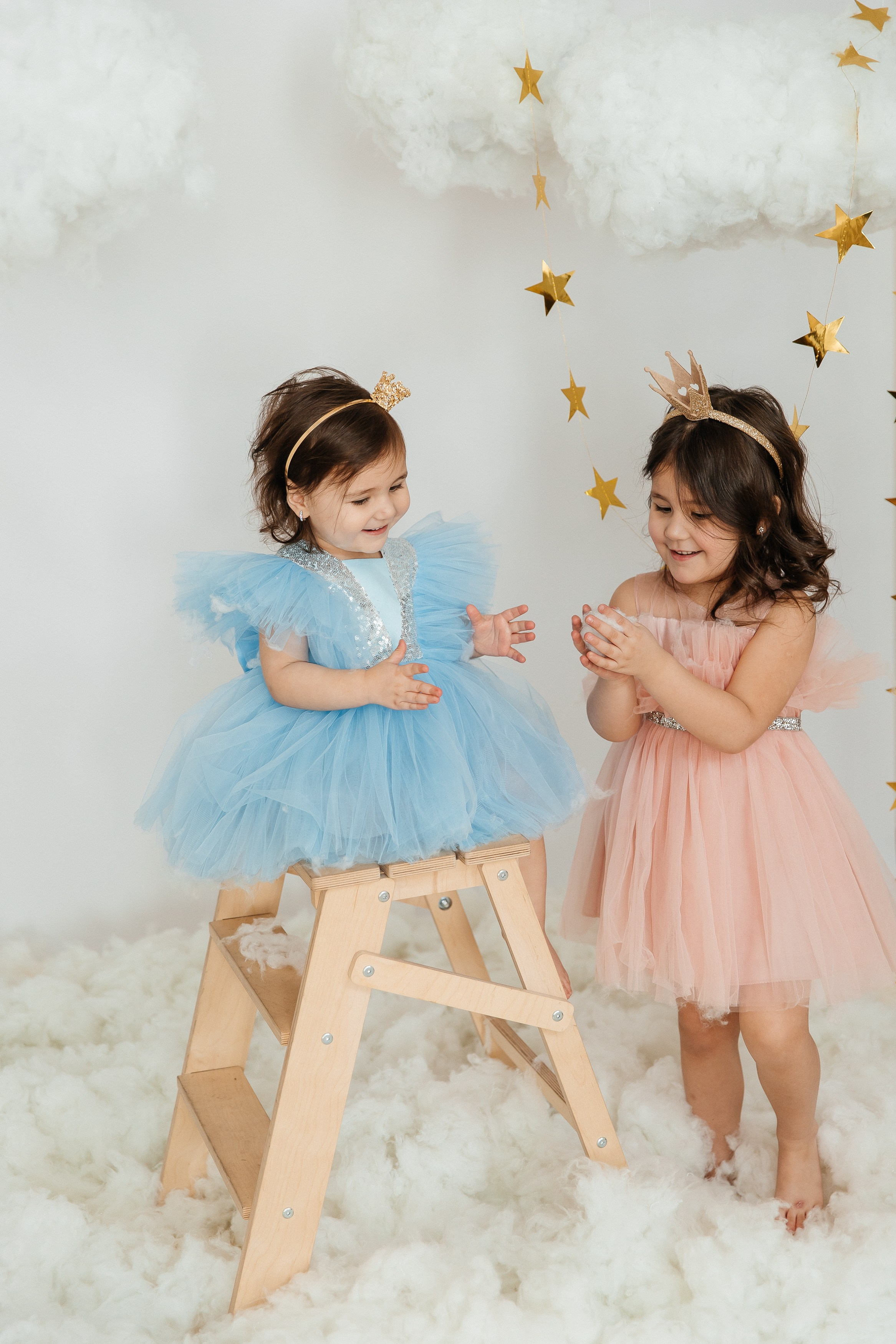 Маюша и Милаша в облаках. Воронистая Анастасия. Фотограф Якутия, Томпонский район