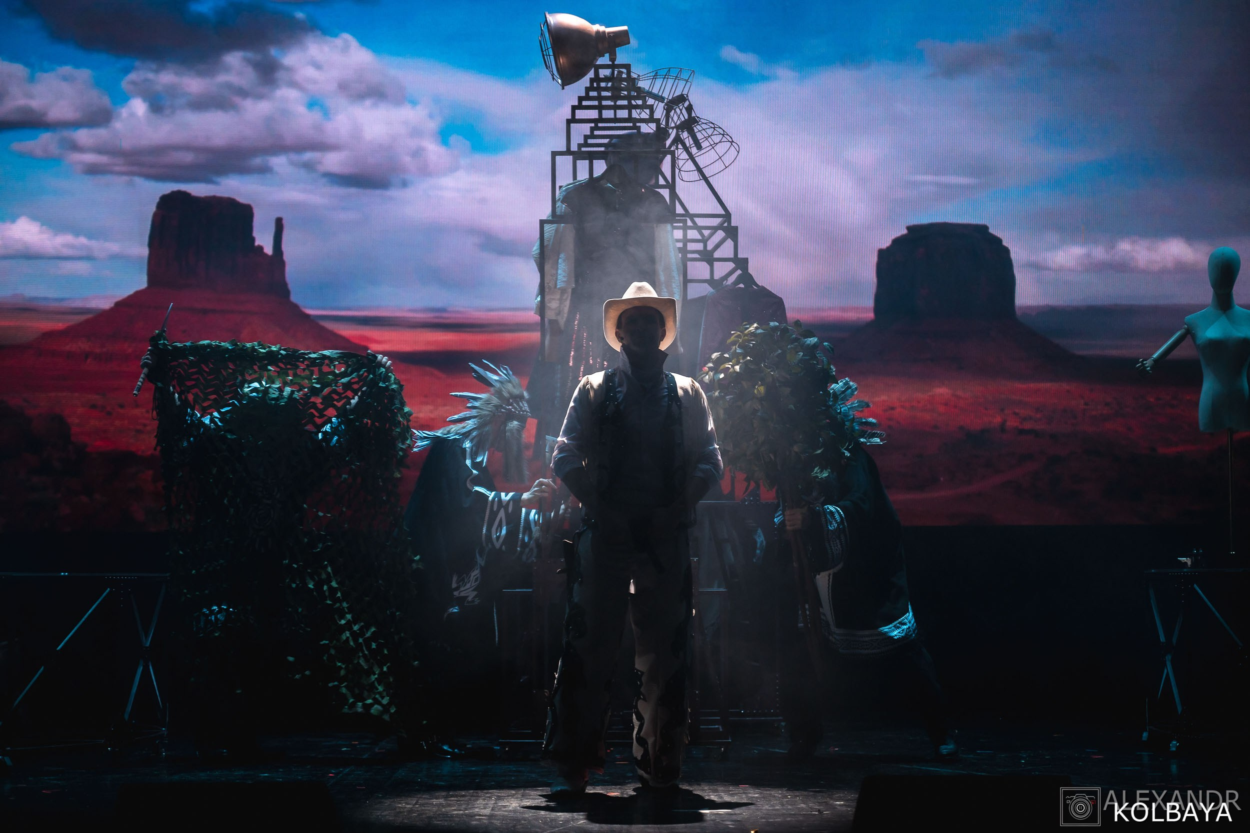 Фотографии со спектакля «Привет, я тетя Чарли». Концертный и театральный репортажный фотограф в Москве Александр Колбая