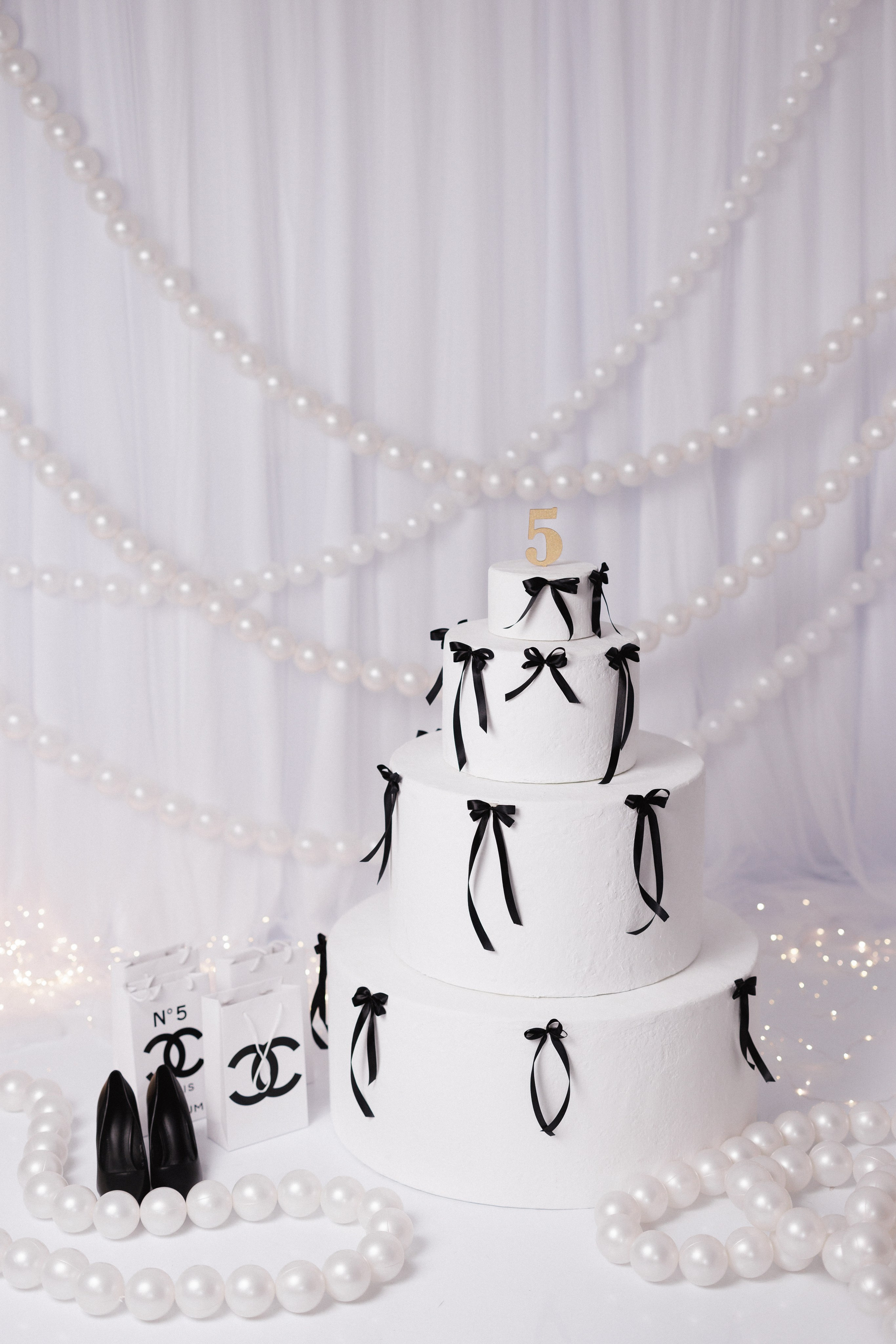 Фотосессия к дню рождения с большим тортом, в детской фотостудии «Антураж», город Краснодар. Семейный и детский фотограф в Краснодаре Анна Трашкова