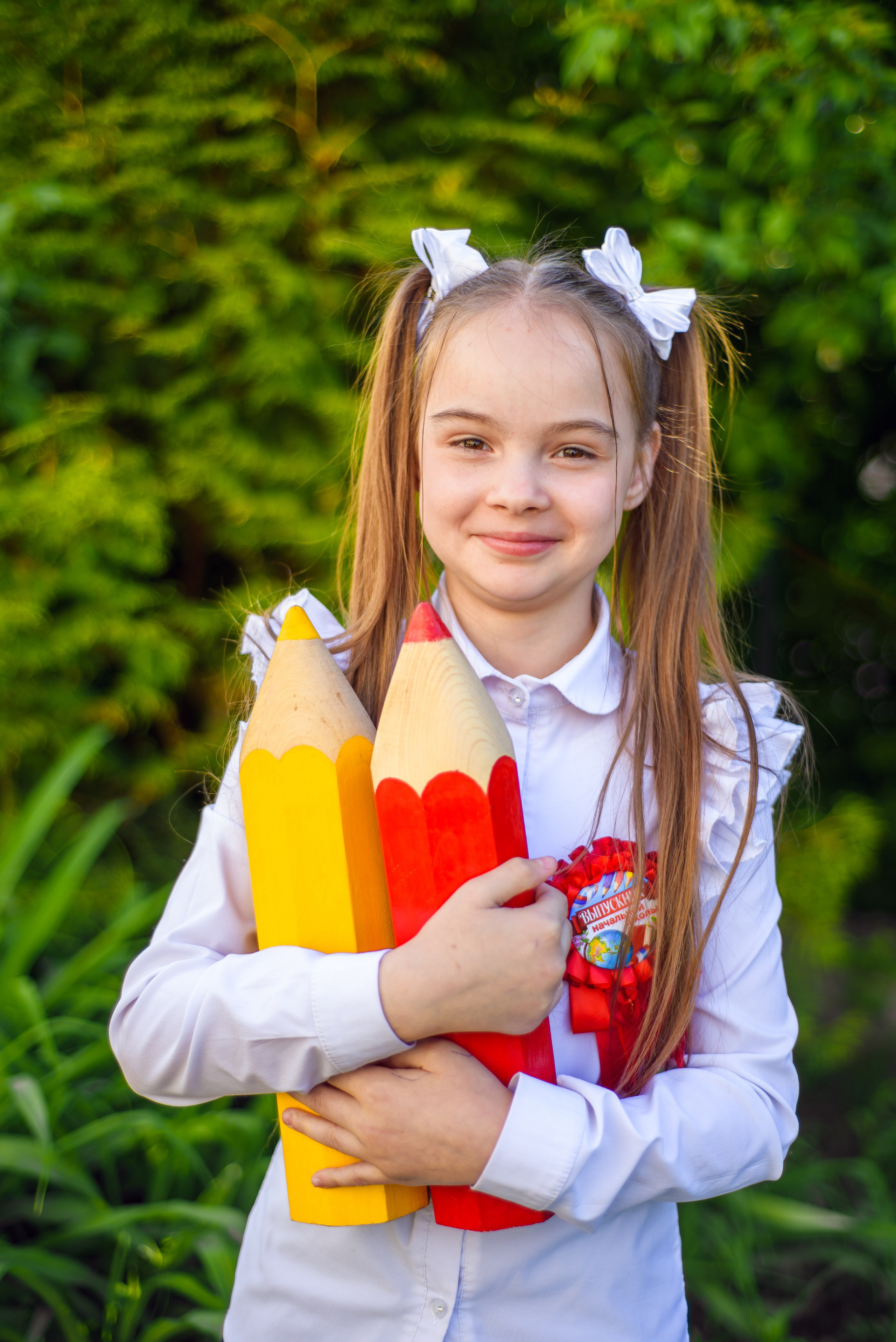 Фотосъемка в школьном саду. Фотограф. Выпускные альбомы в Барнауле