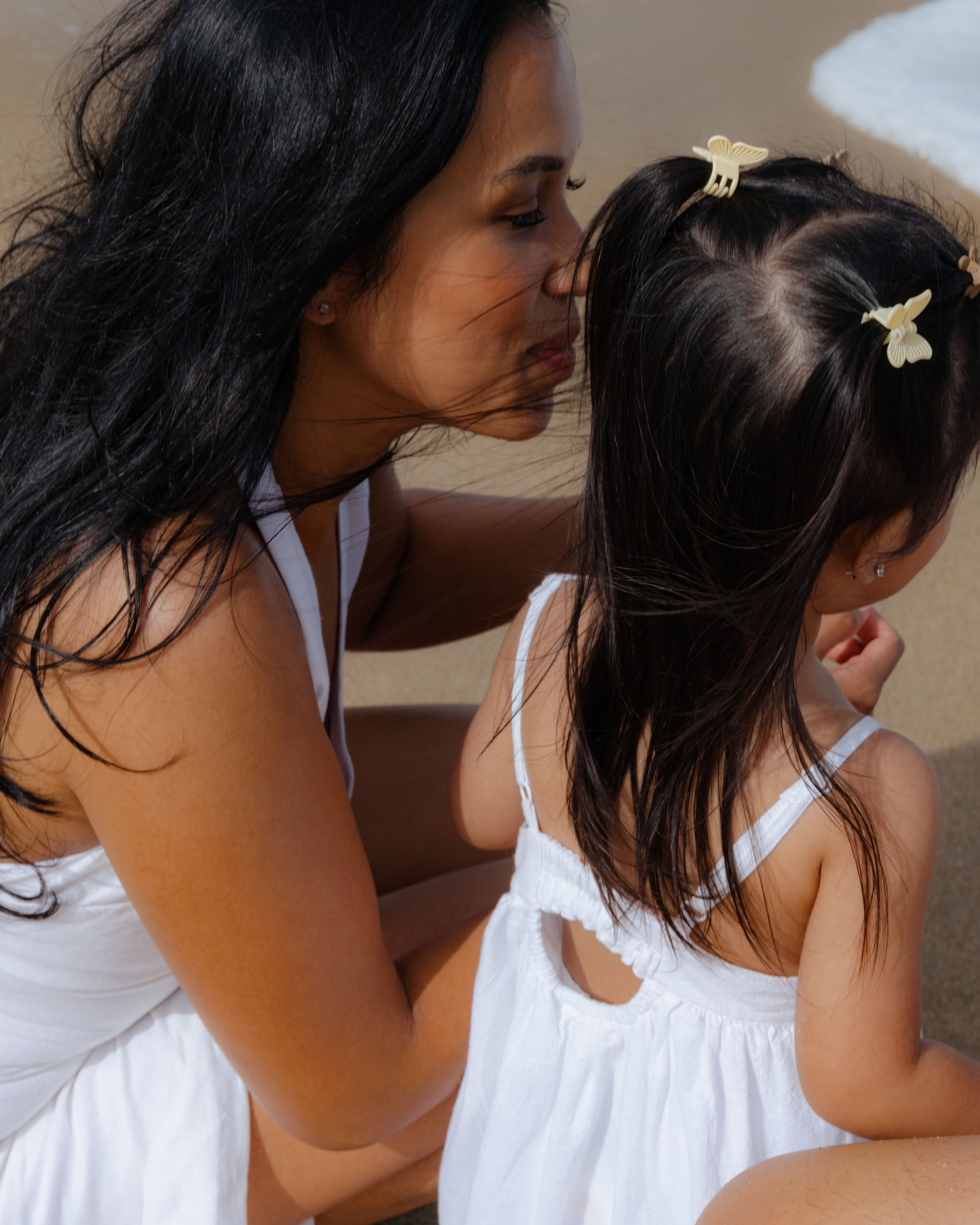 Mother and daughters. Portrait photographer Nha Trang | Julia Meshanina