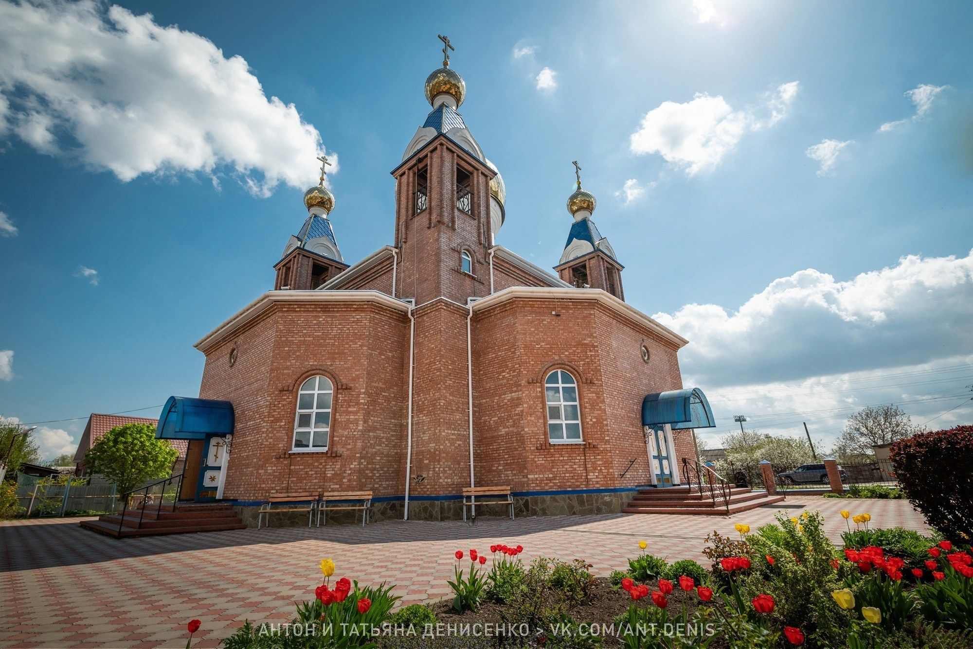 Антон и Татьяна Денисенко — В храме