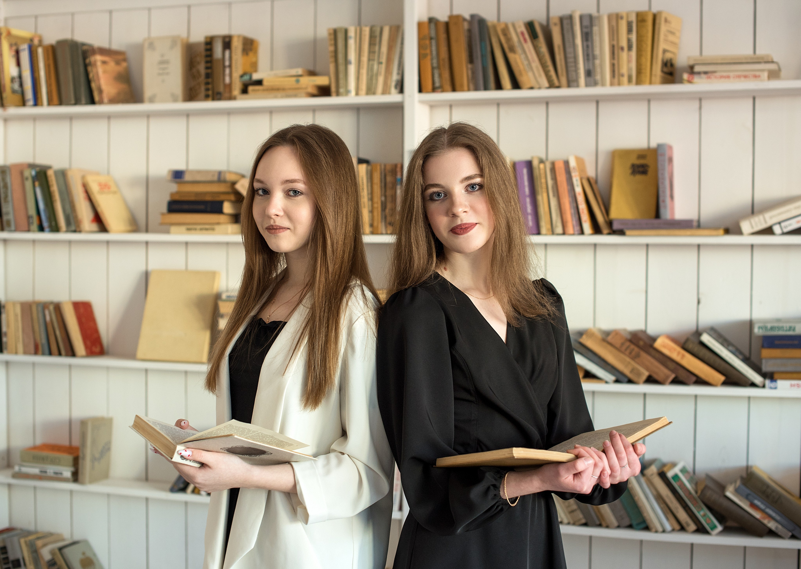 Пример съемки старшеклассников для альбома с наполнение «премиум» стиль съемки классический. Выпускные альбомы для школ и детских садов в Иваново