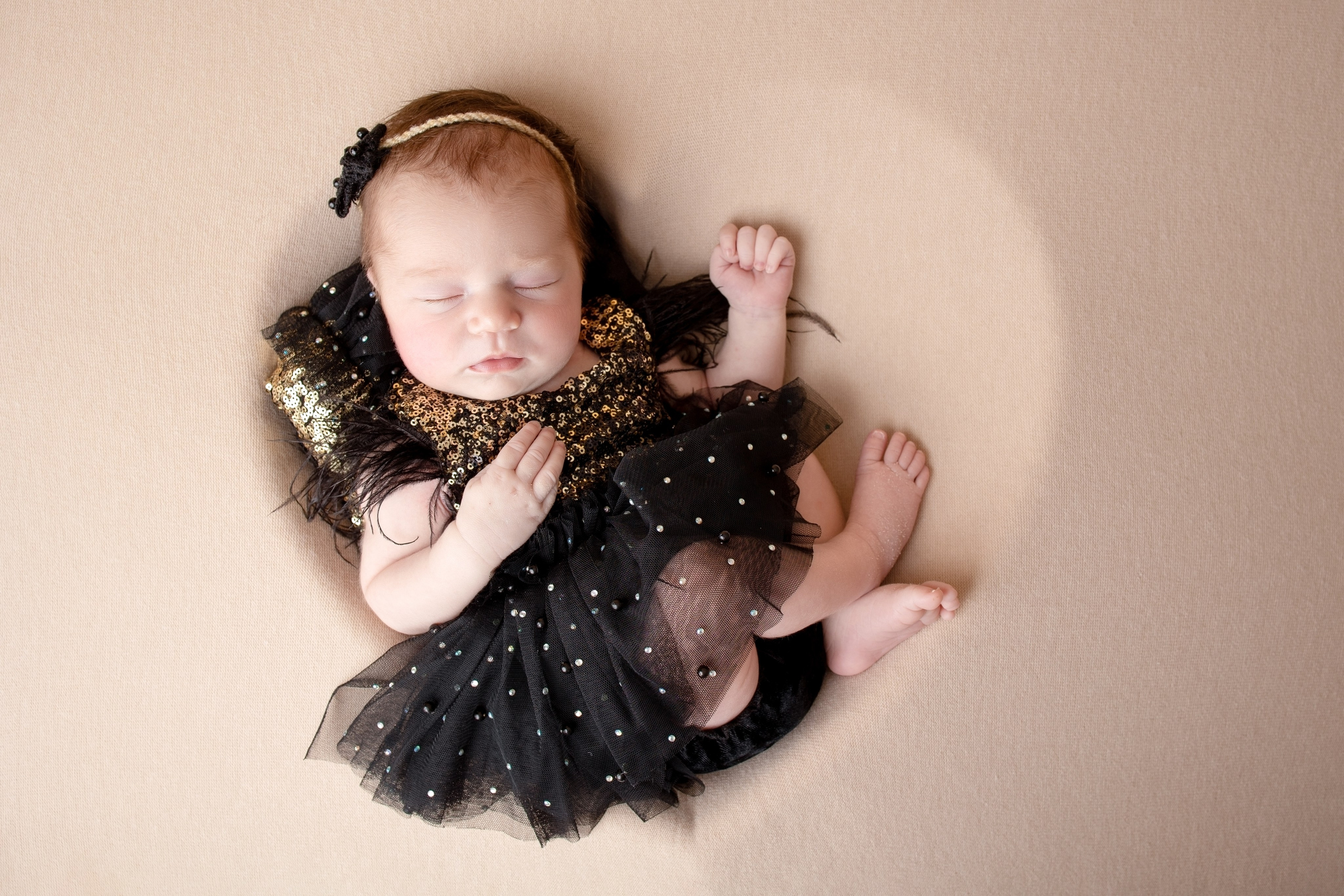 Нежная и милая фотосессия первых дней жизни Вашего ребенка в Минске. Фотограф новорождённых Минск — стоимость newborn фотосессии в Минске