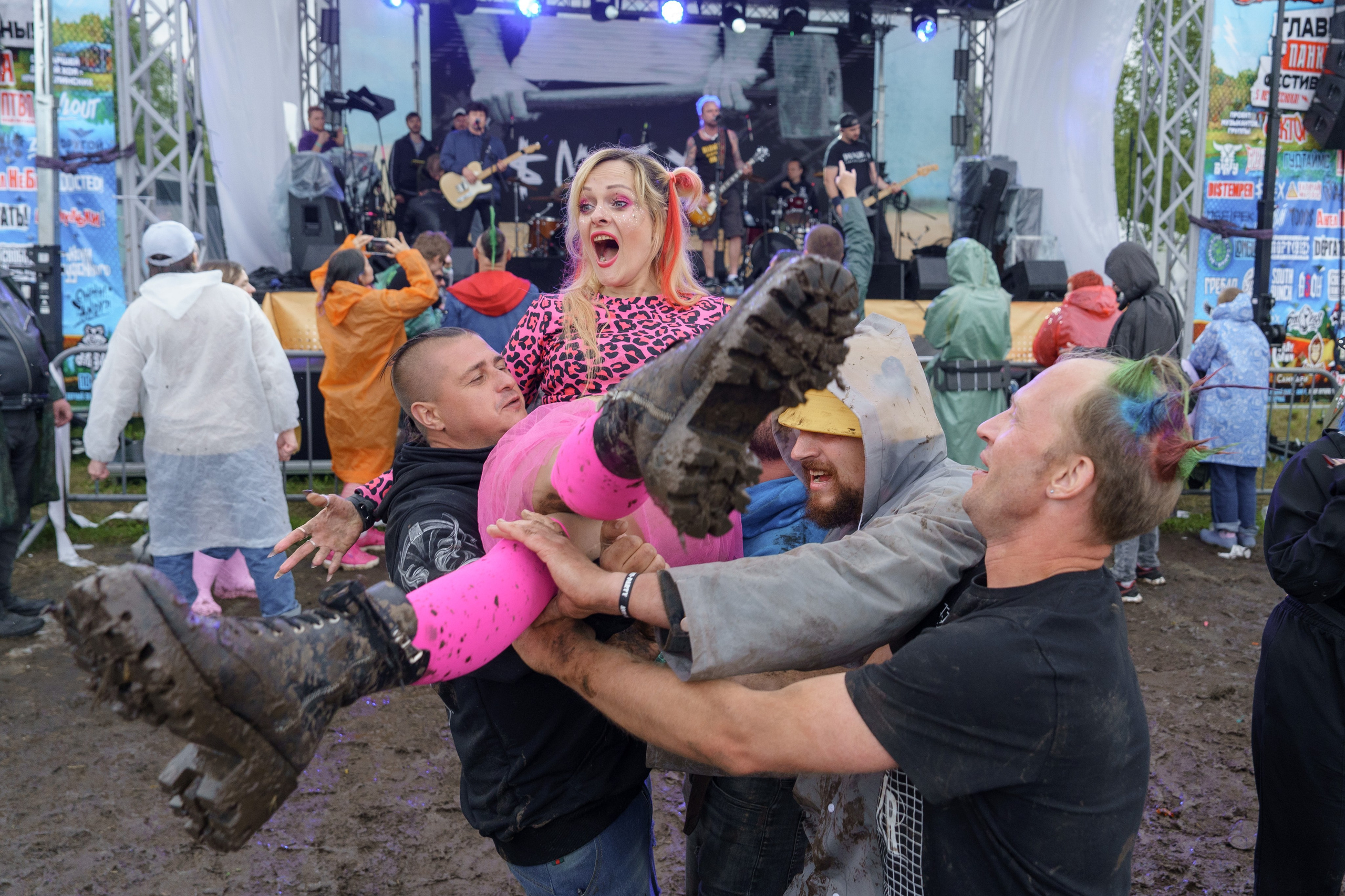 Фотоотчет с главного панк-рок фестиваля страны Anti-Party 2025. Фотограф Николай Прокофьев модельные тесты в Москве