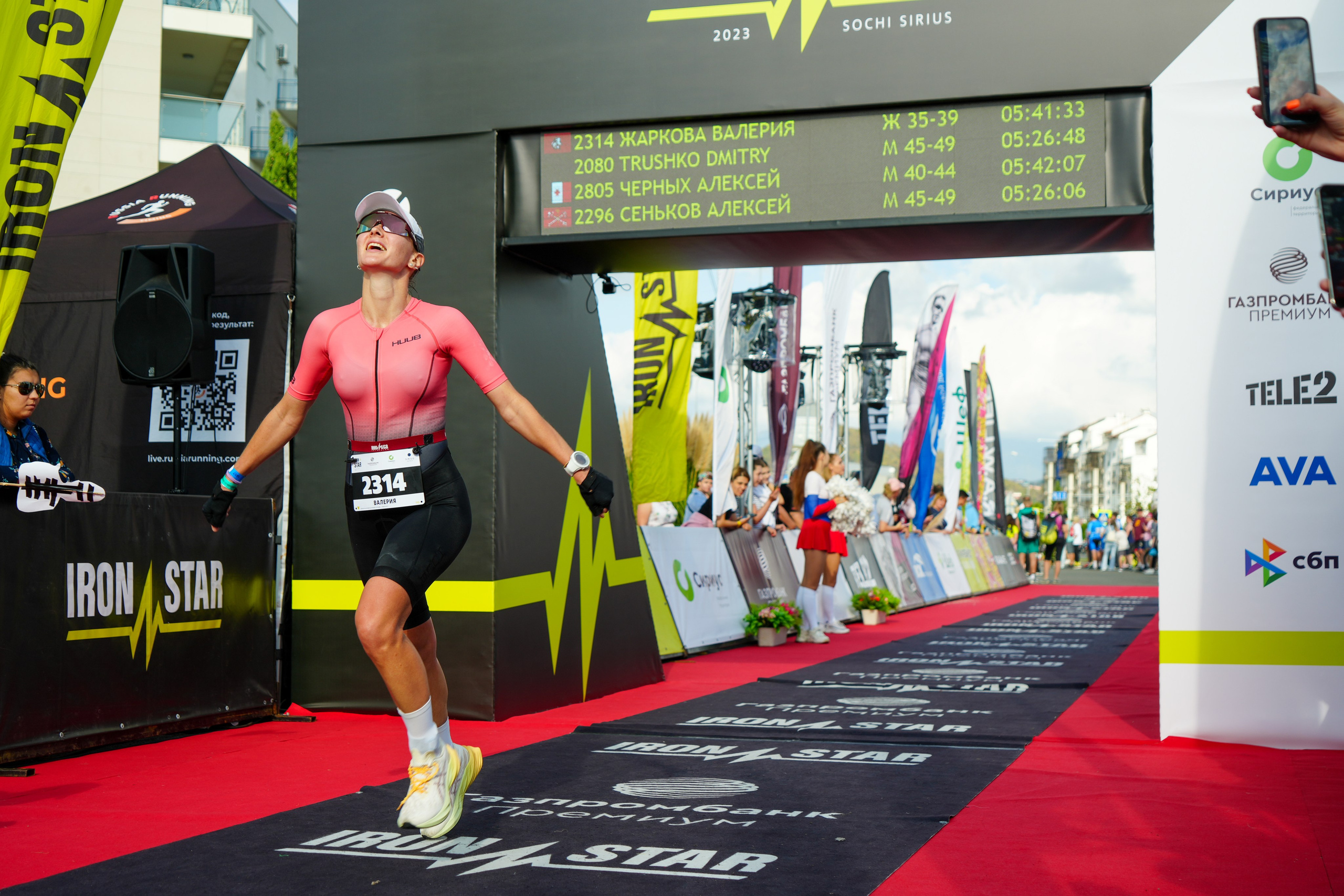 Фотоотчет партнерской интеграции для компании TELE2 на фестивале Ironstar. Репортажный фотограф в Красной Поляне и Сочи Павлюченко Екатерина