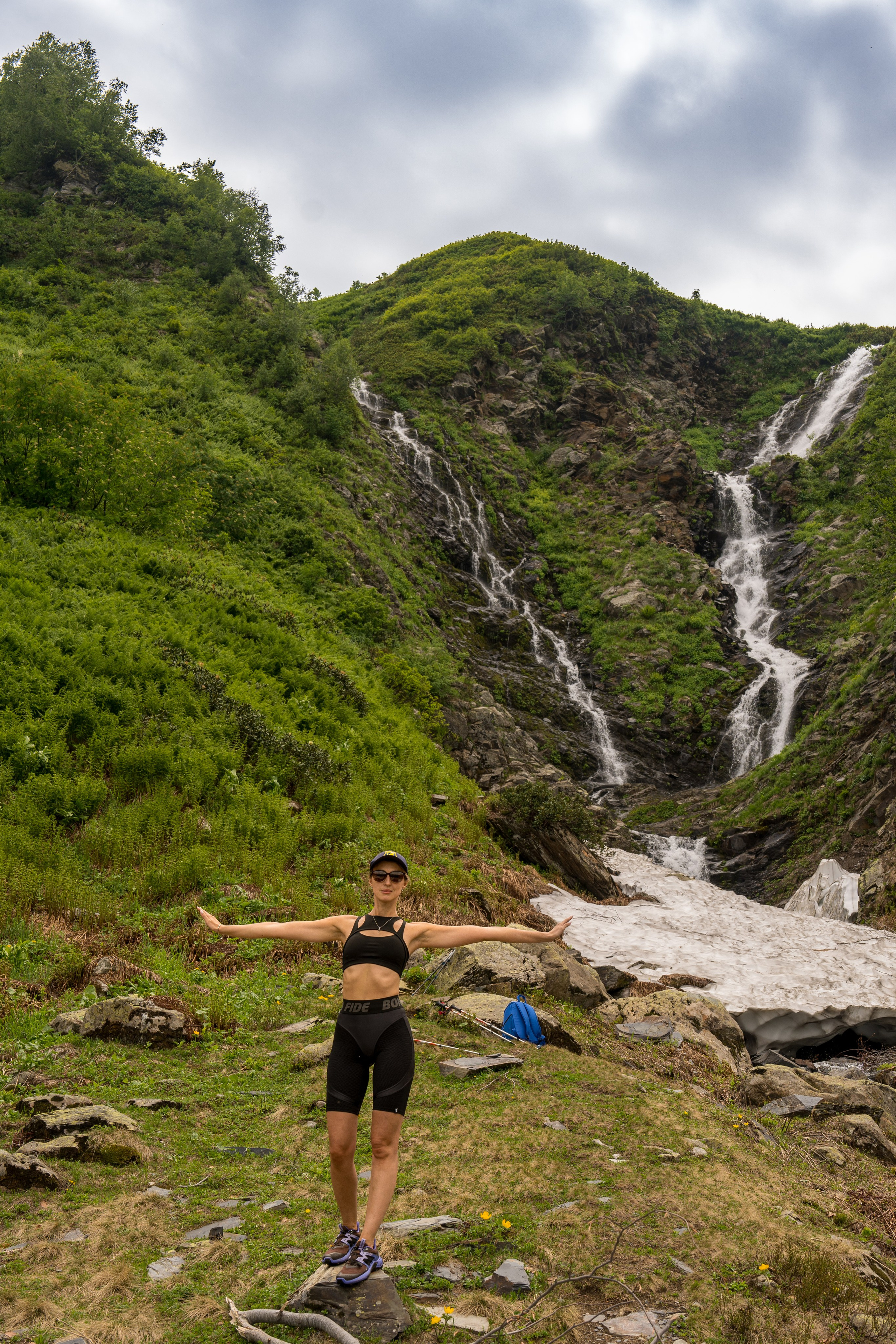 MICE мероприятие для компании «Доставка морем»: хайкинг к Ачипсинским водопадам. Репортажный фотограф в Красной Поляне и Сочи Павлюченко Екатерина