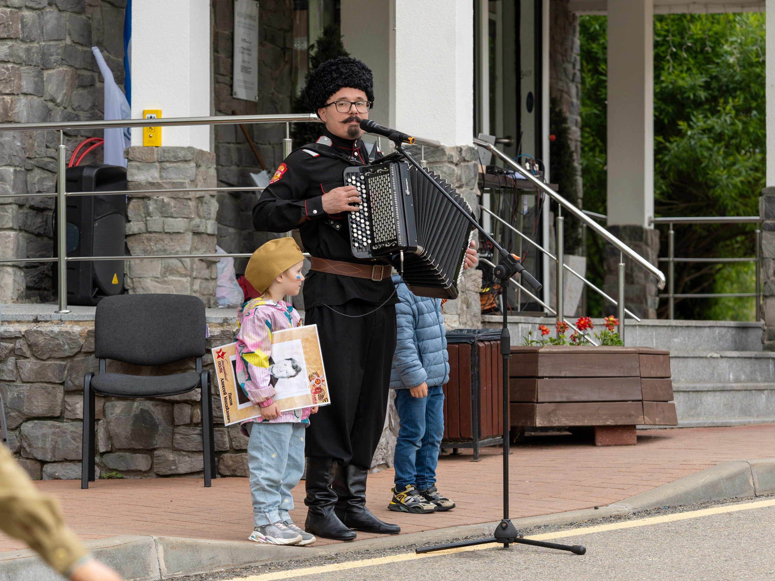 Шествие бессмертного полка 9 мая 2024 Rosa Springs. Репортажный фотограф в Красной Поляне и Сочи Павлюченко Екатерина