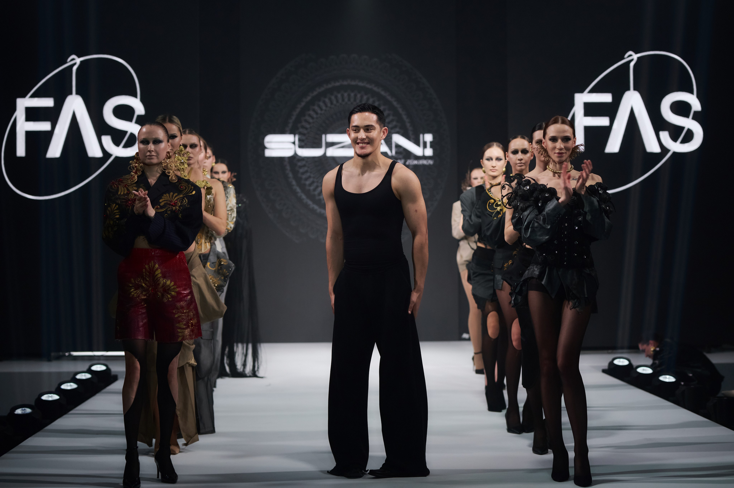 VSHOW_fashion показ. Коммерческий фотограф в Казани Ксения Добролюбова