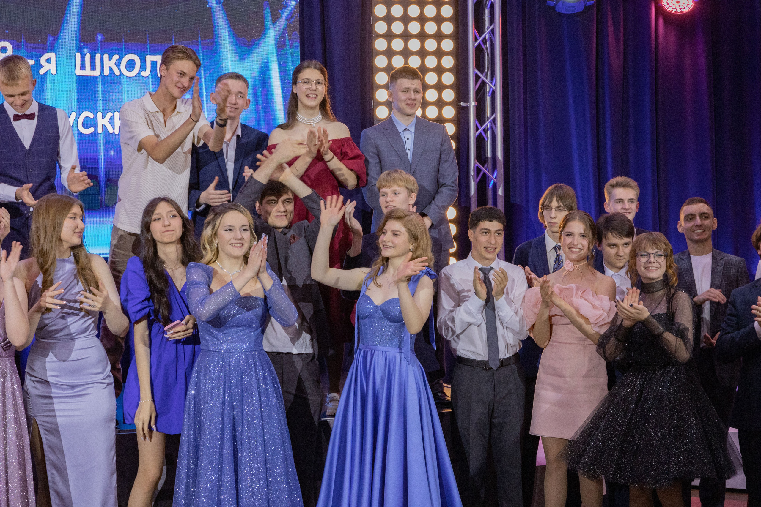 Выпускной вечер в школе № 58. Выпускные альбомы во Владивостоке