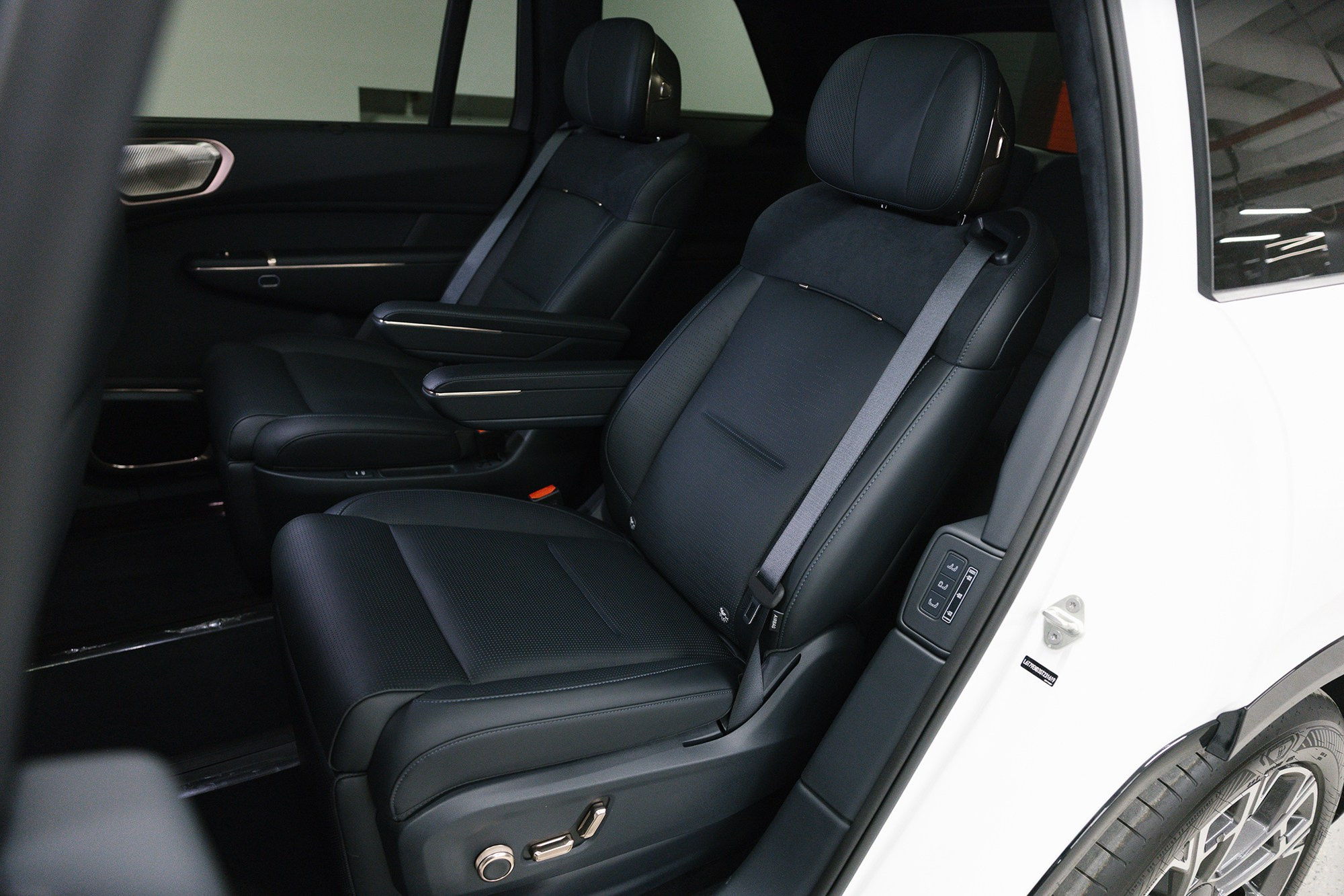 Lynk & Co 900 Ultra 2,0hyb 4WD AT (734 л. с.). Автосалон «Х-Авто»